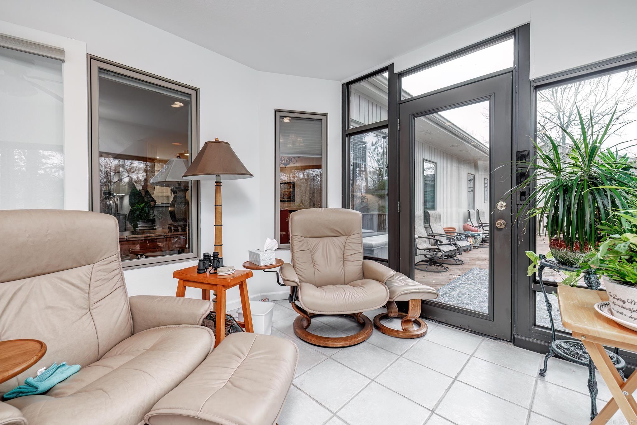 ARISTA COURTS - Residential