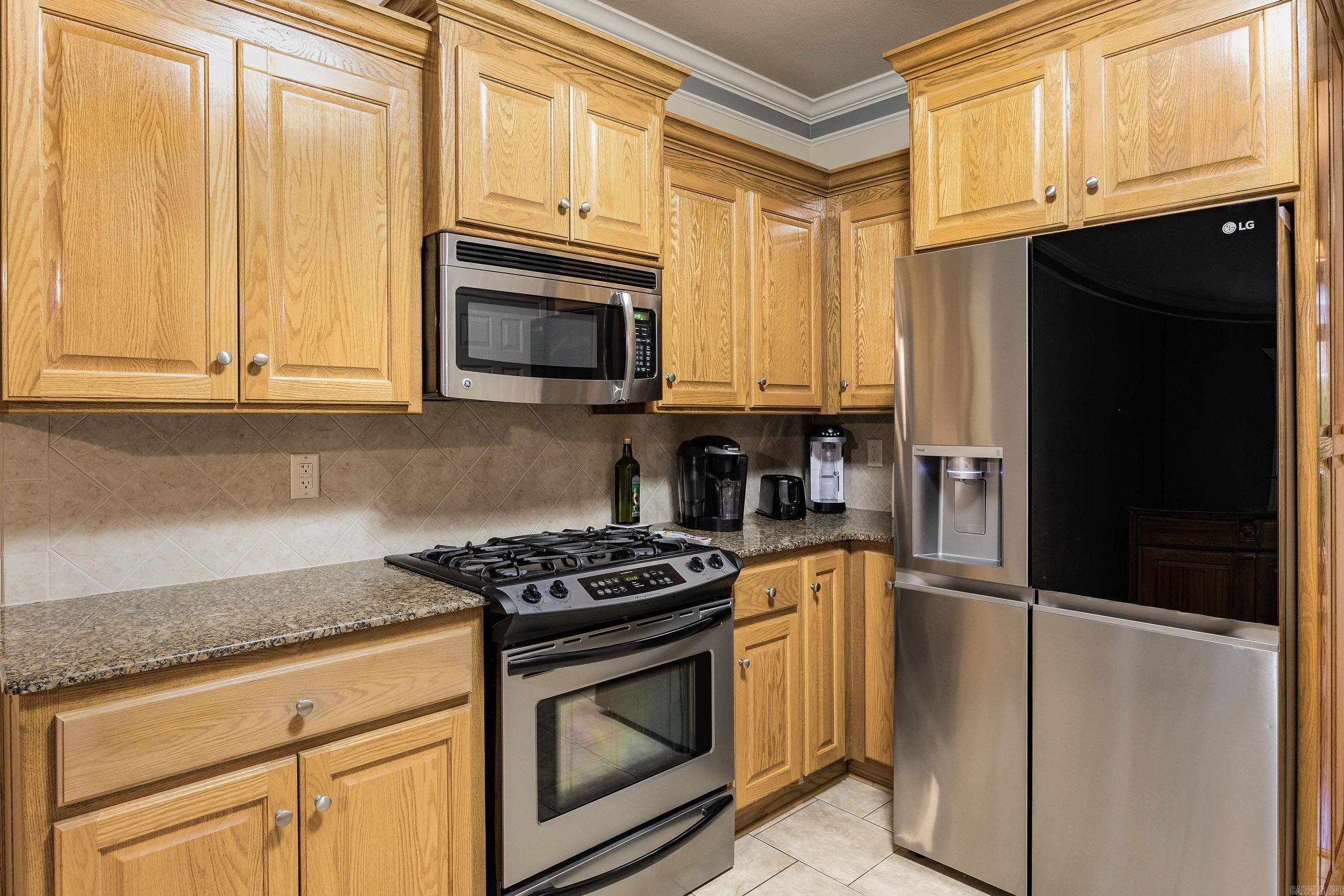 CAPITOL LAKES ESTATES - Residential