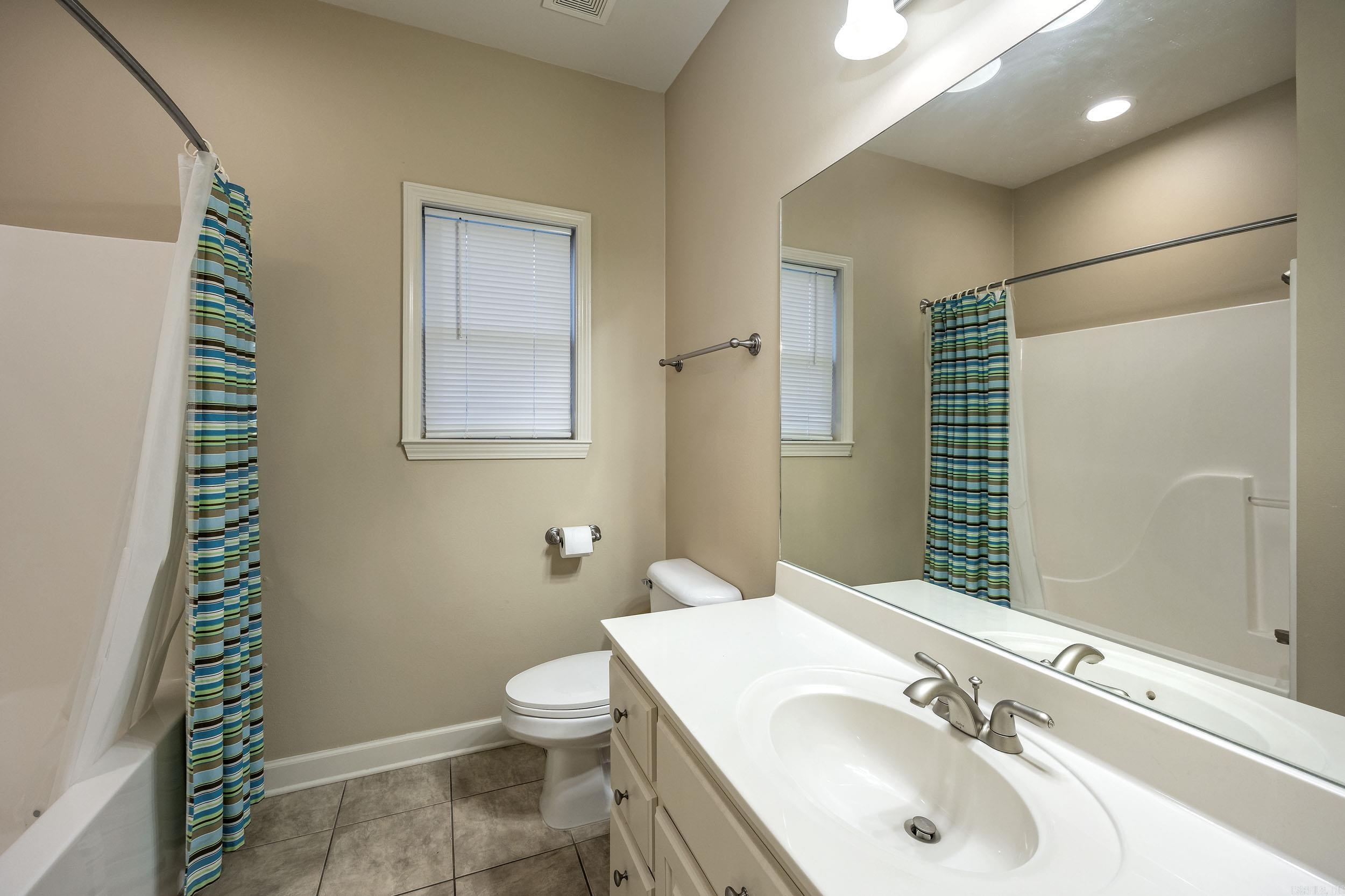 CAPITOL LAKES ESTATES - Residential