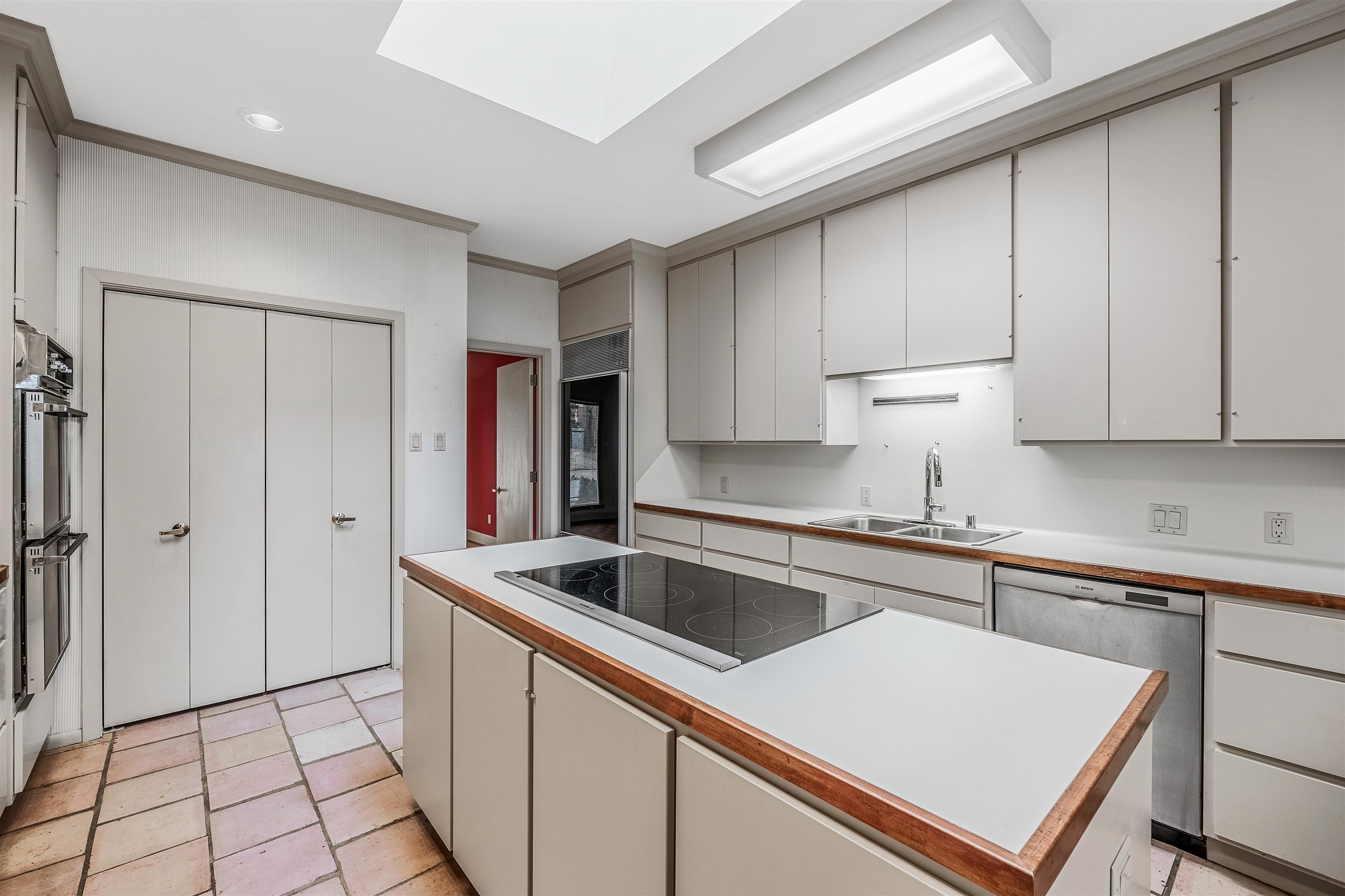 MAUMELLE CLUB MANOR TO CRYSTAL - Residential