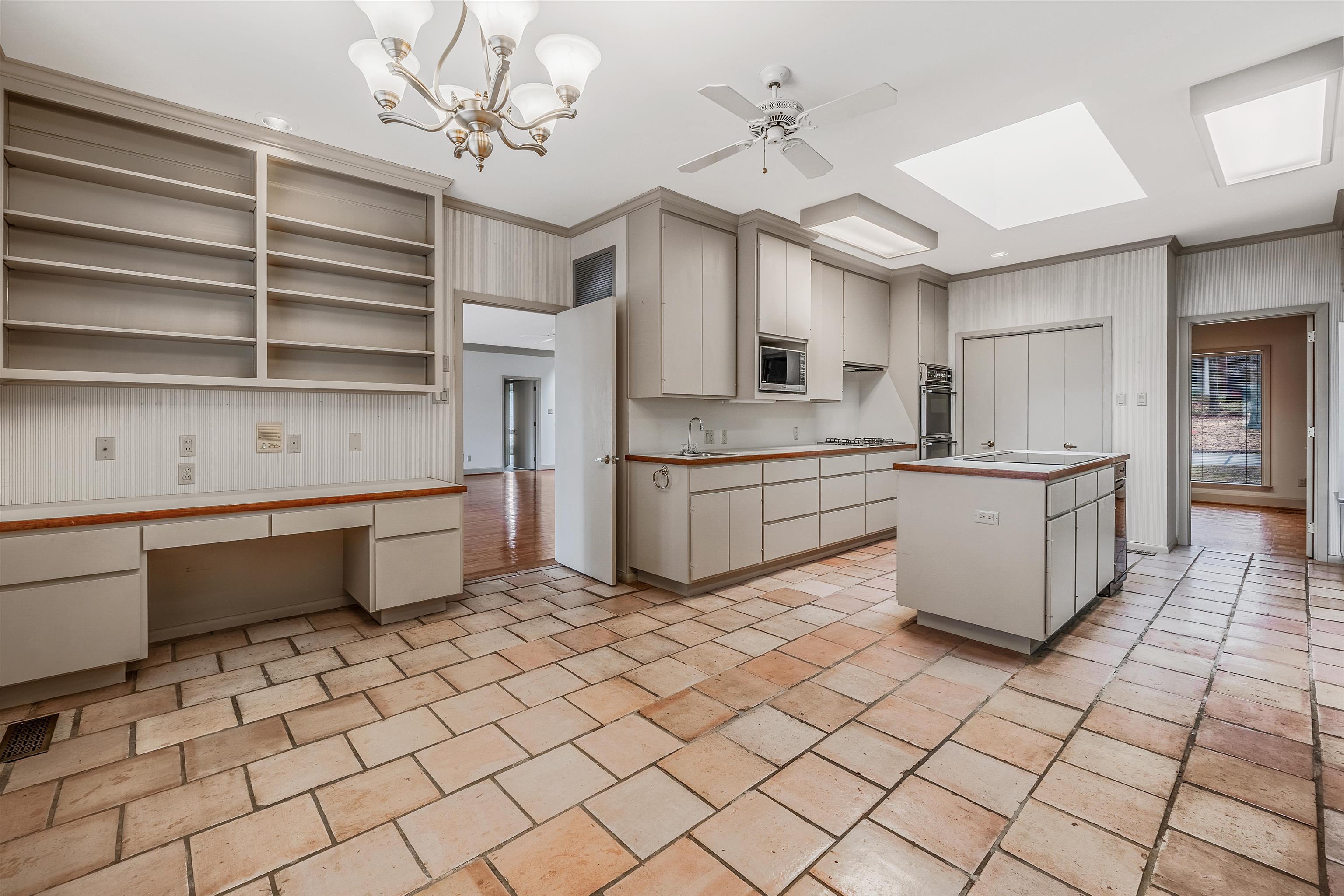 MAUMELLE CLUB MANOR TO CRYSTAL - Residential