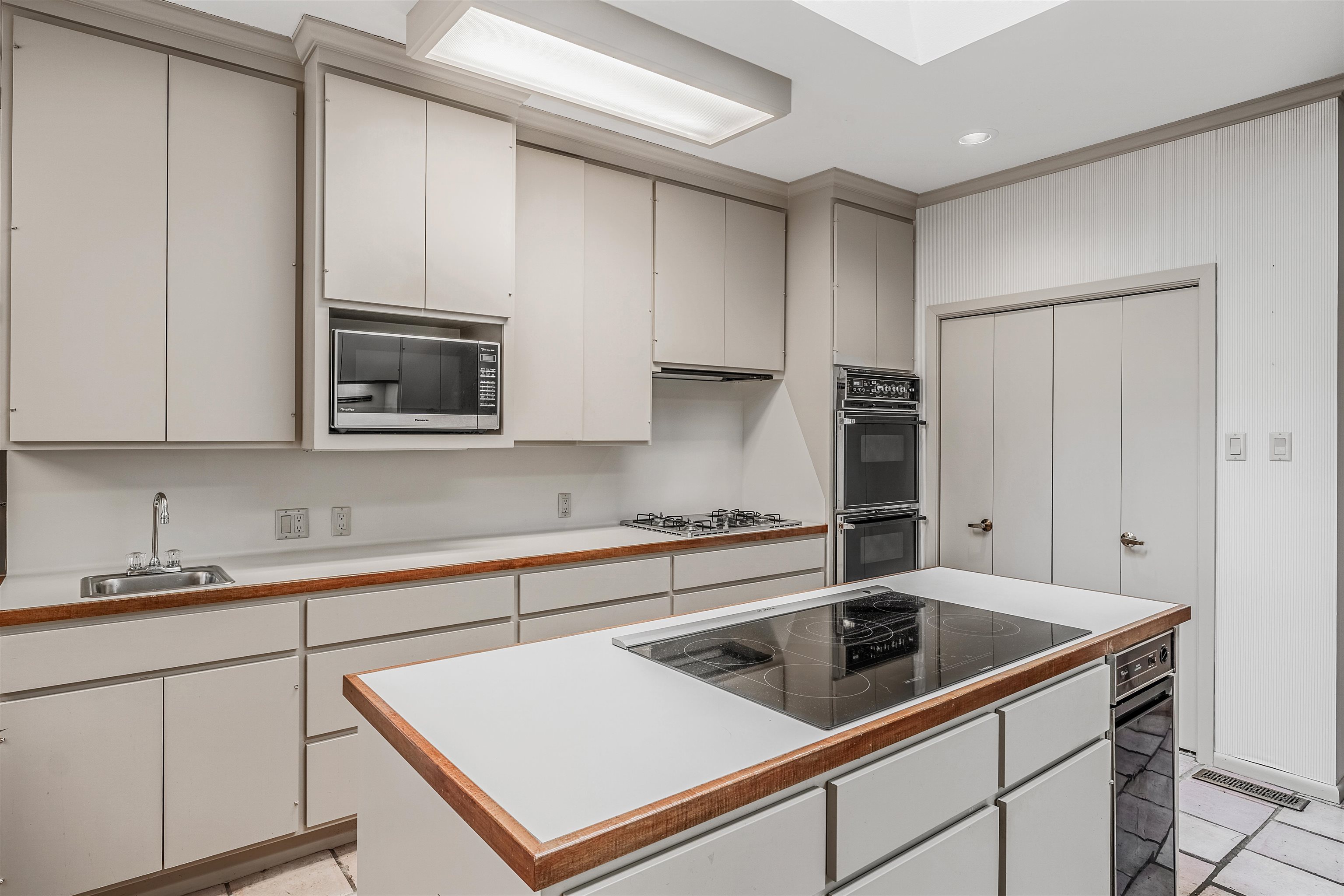 MAUMELLE CLUB MANOR TO CRYSTAL - Residential