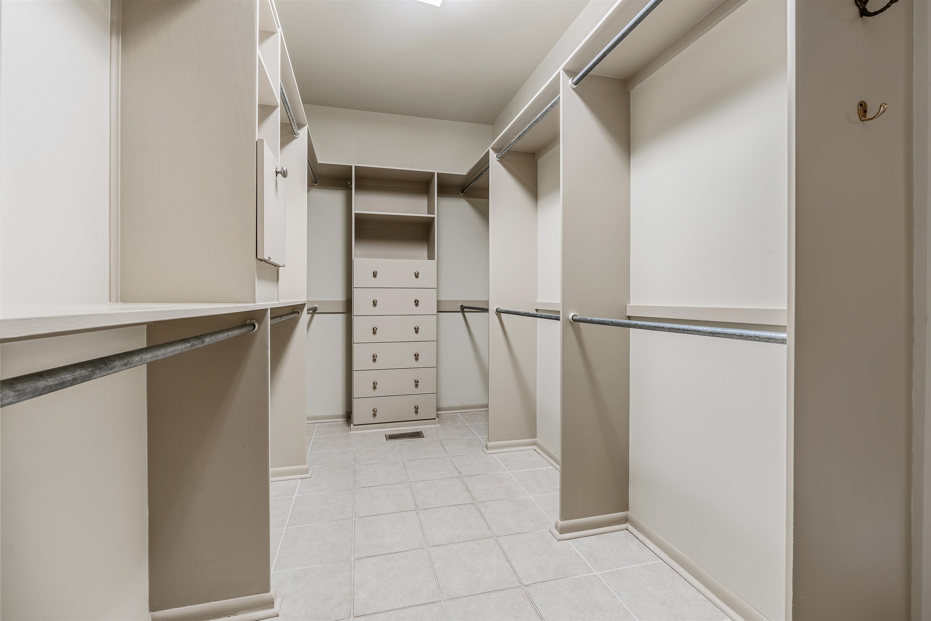 MAUMELLE CLUB MANOR TO CRYSTAL - Residential