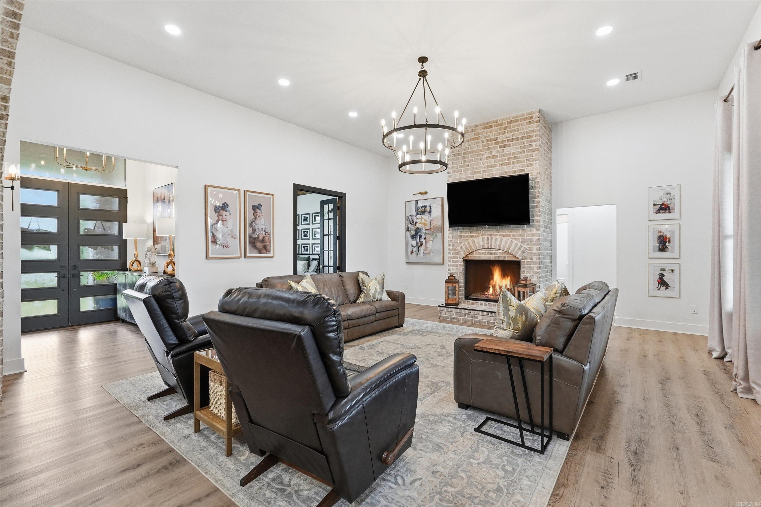 EAGLE RIDGE ESTATES - Residential