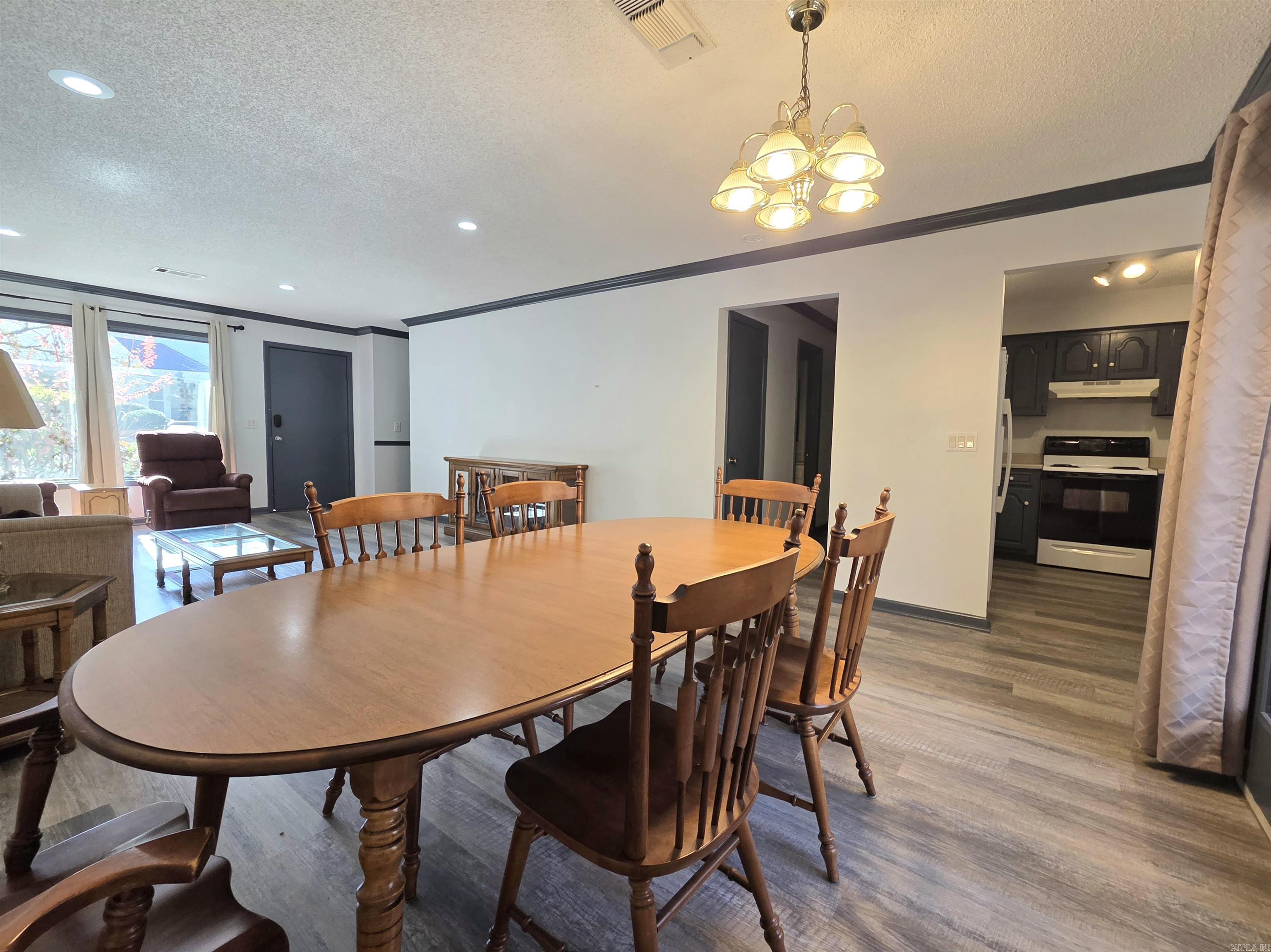 VALENCIA COURTS - Residential