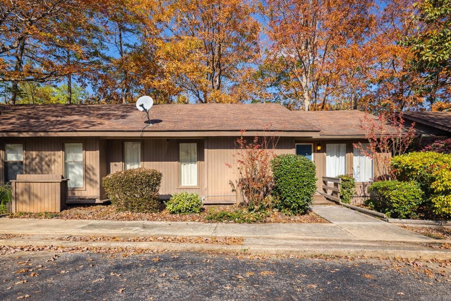 VALENCIA COURTS - Residential