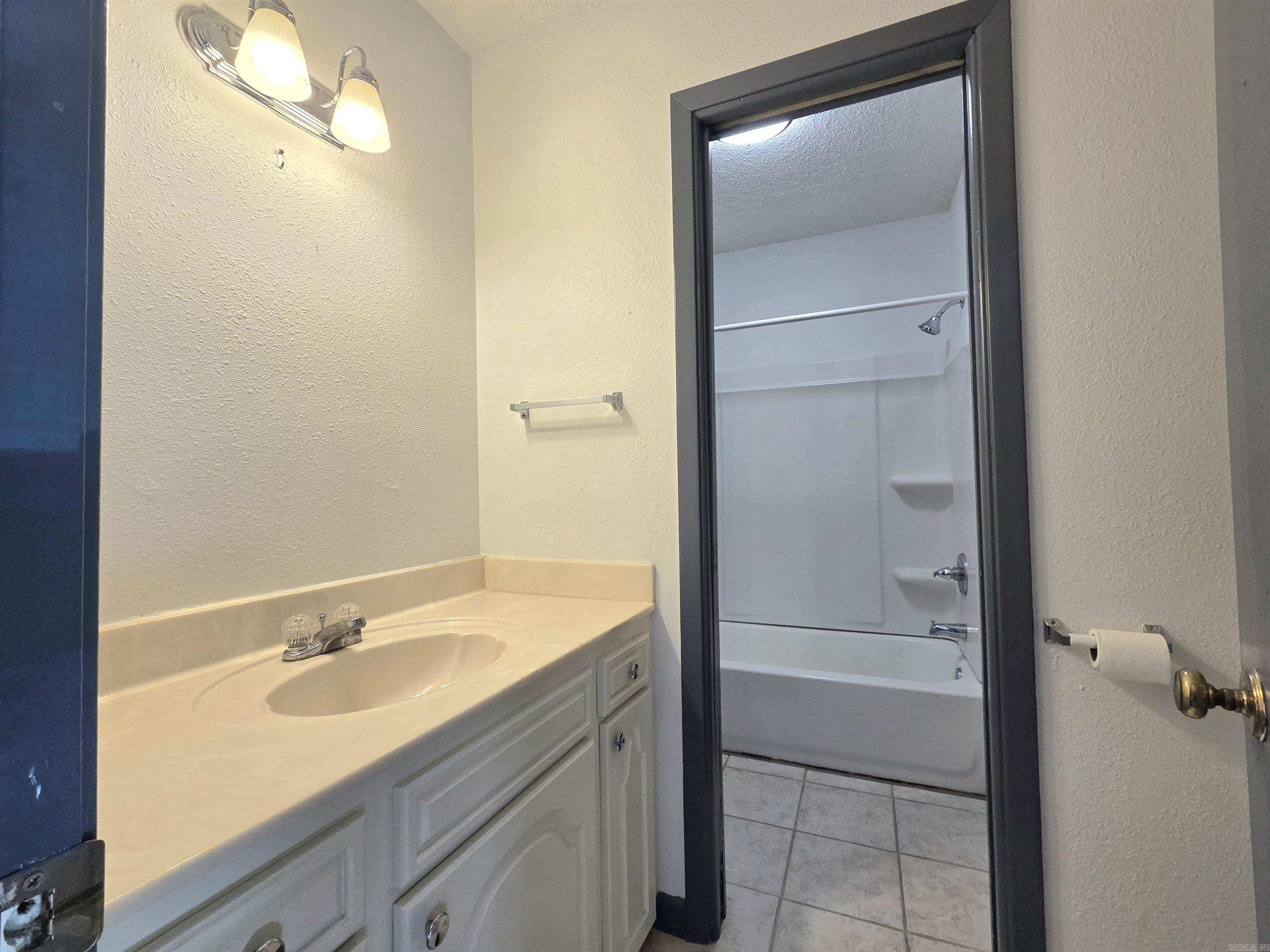 VALENCIA COURTS - Residential