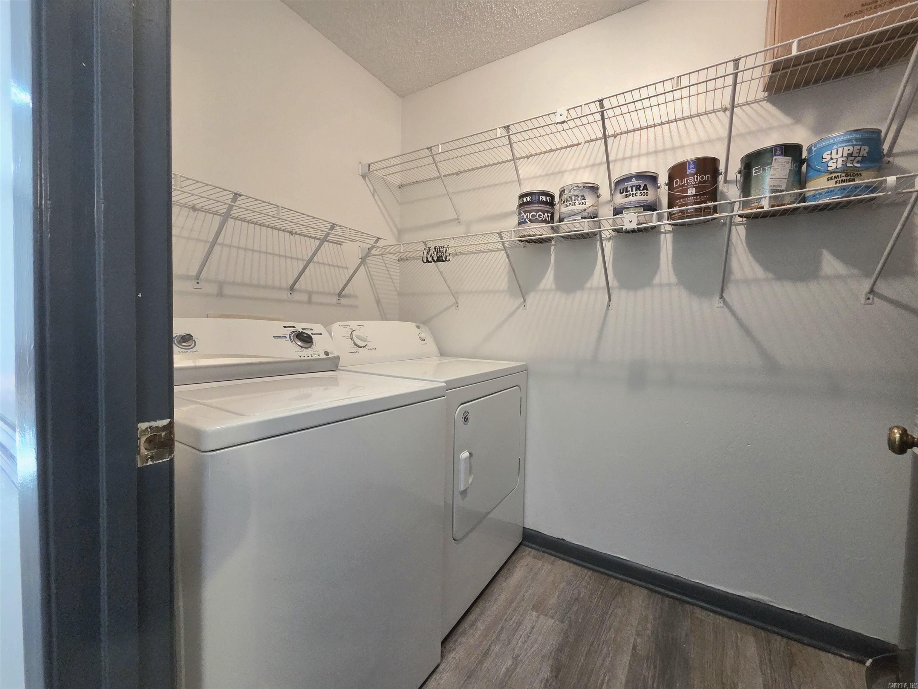 VALENCIA COURTS - Residential