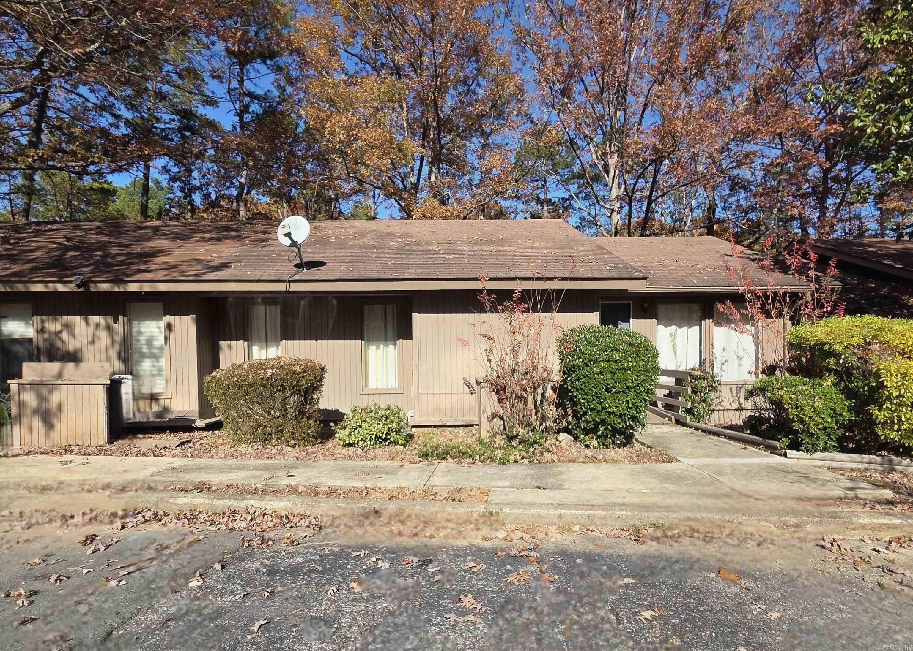 VALENCIA COURTS - Residential