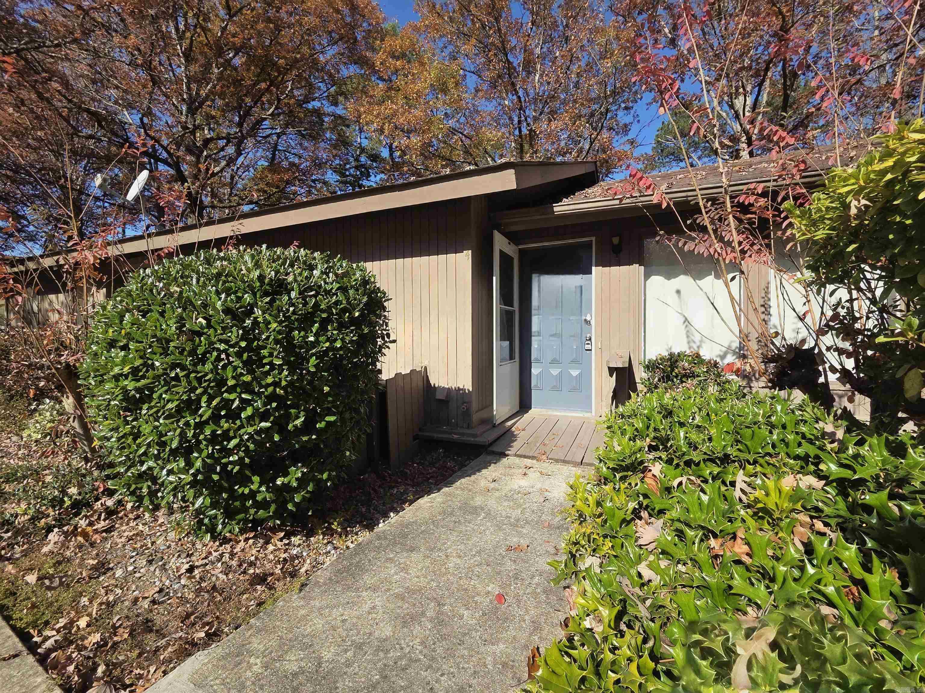 VALENCIA COURTS - Residential