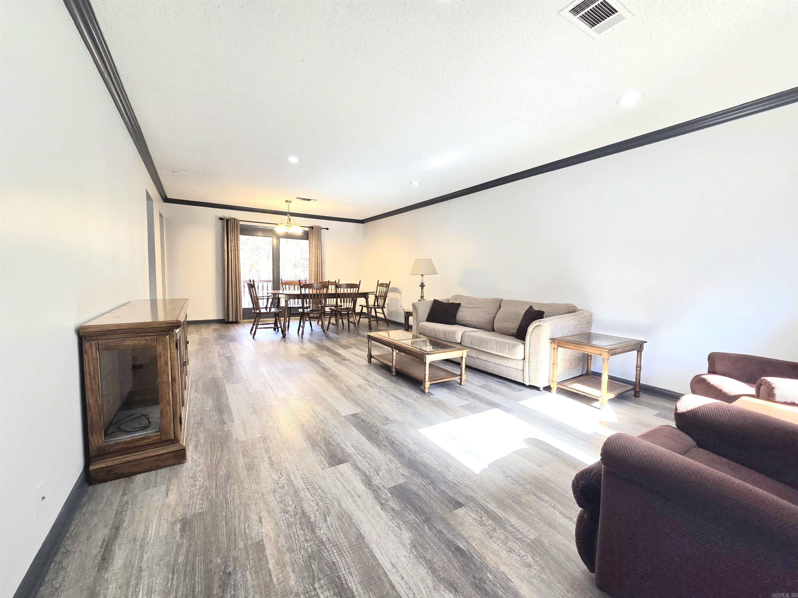 VALENCIA COURTS - Residential