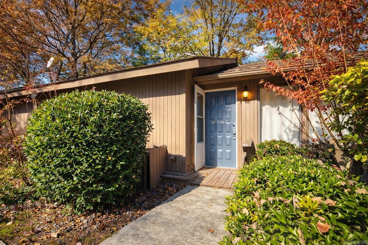 VALENCIA COURTS - Residential