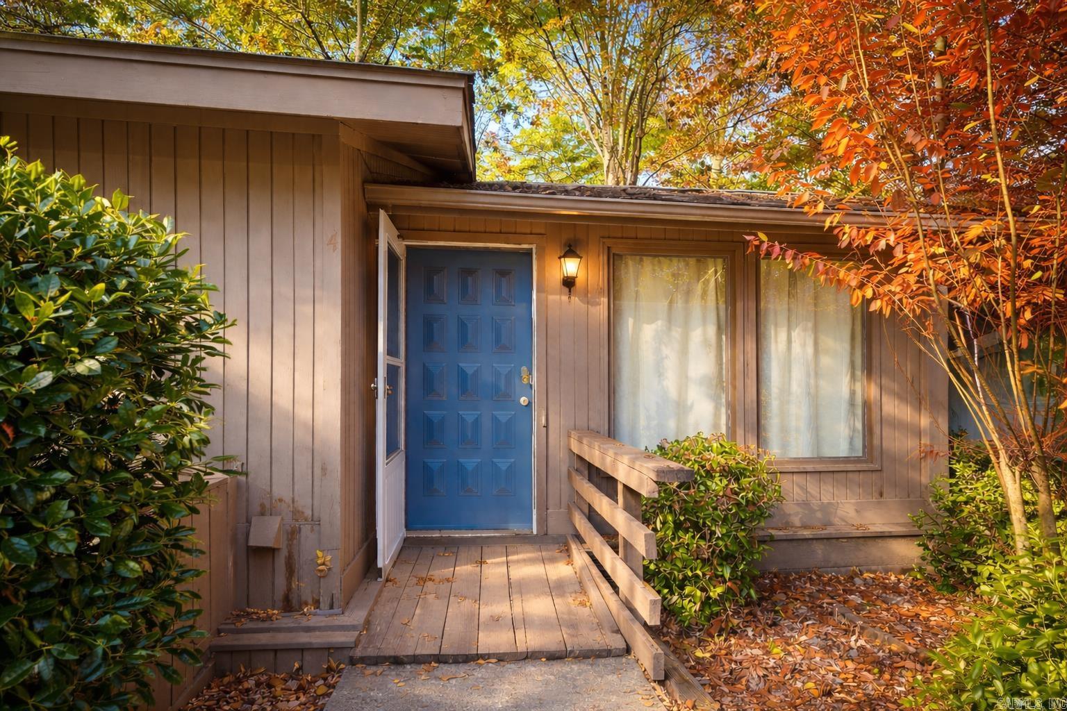 VALENCIA COURTS - Residential