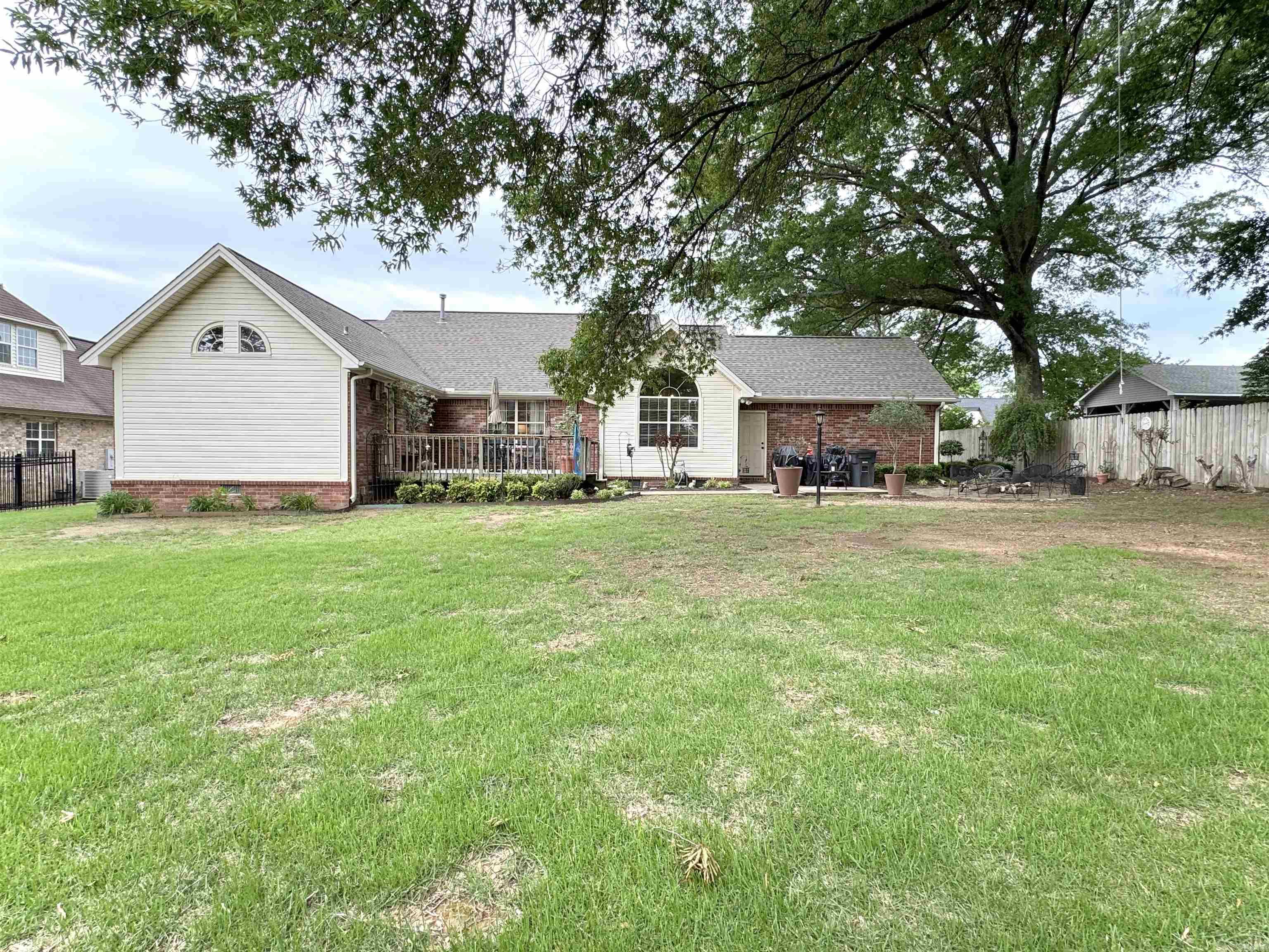 RIVER OAKS - Residential