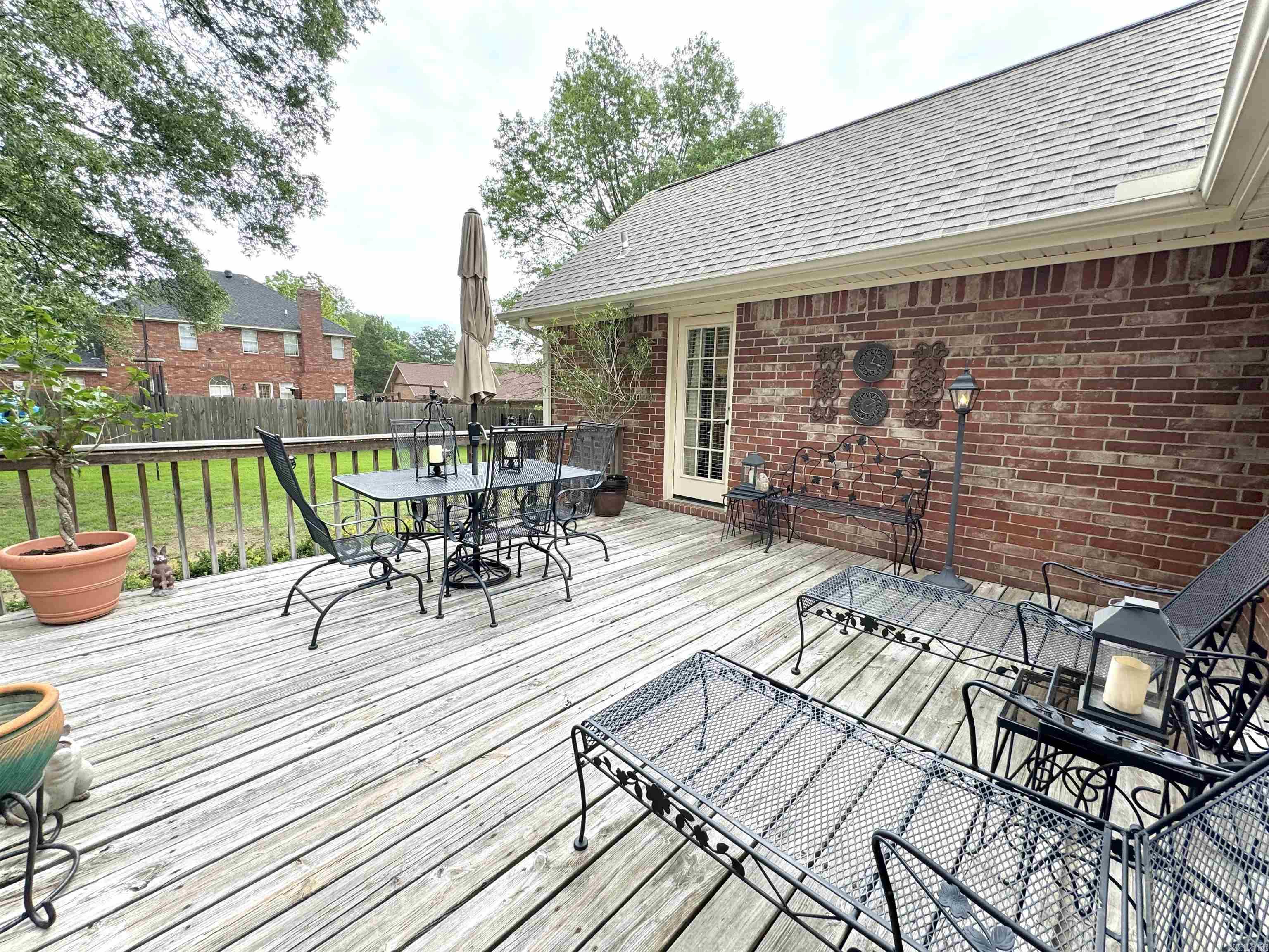 RIVER OAKS - Residential