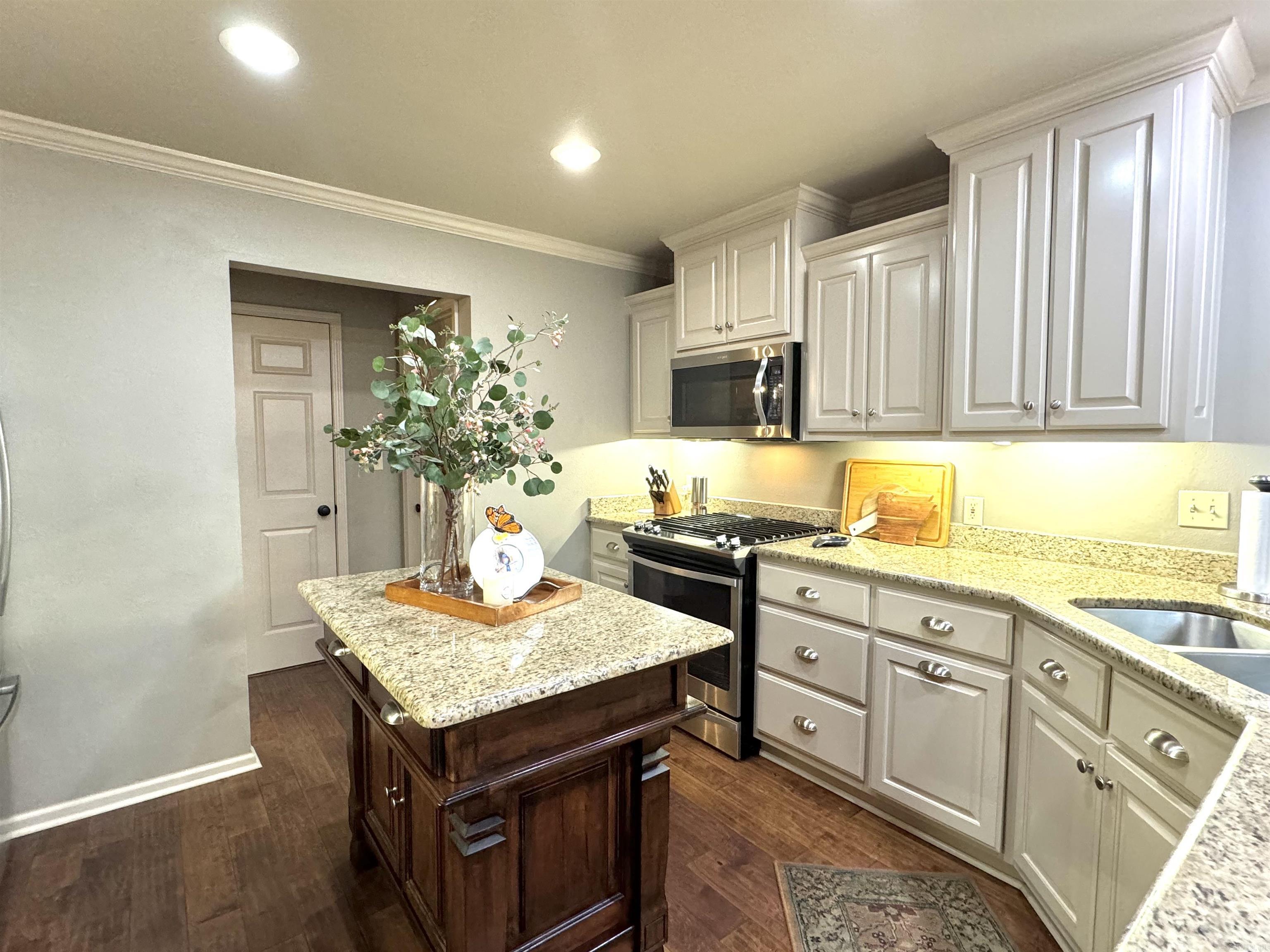 RIVER OAKS - Residential