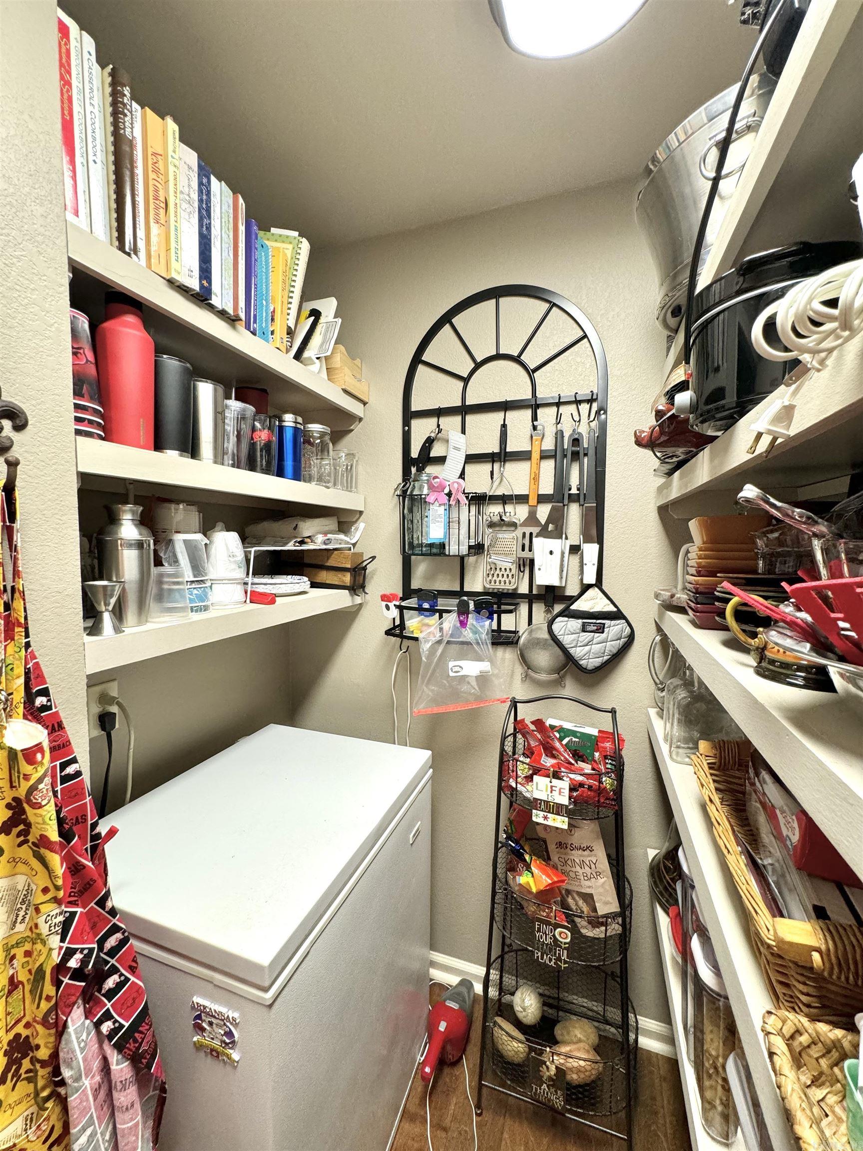 RIVER OAKS - Residential