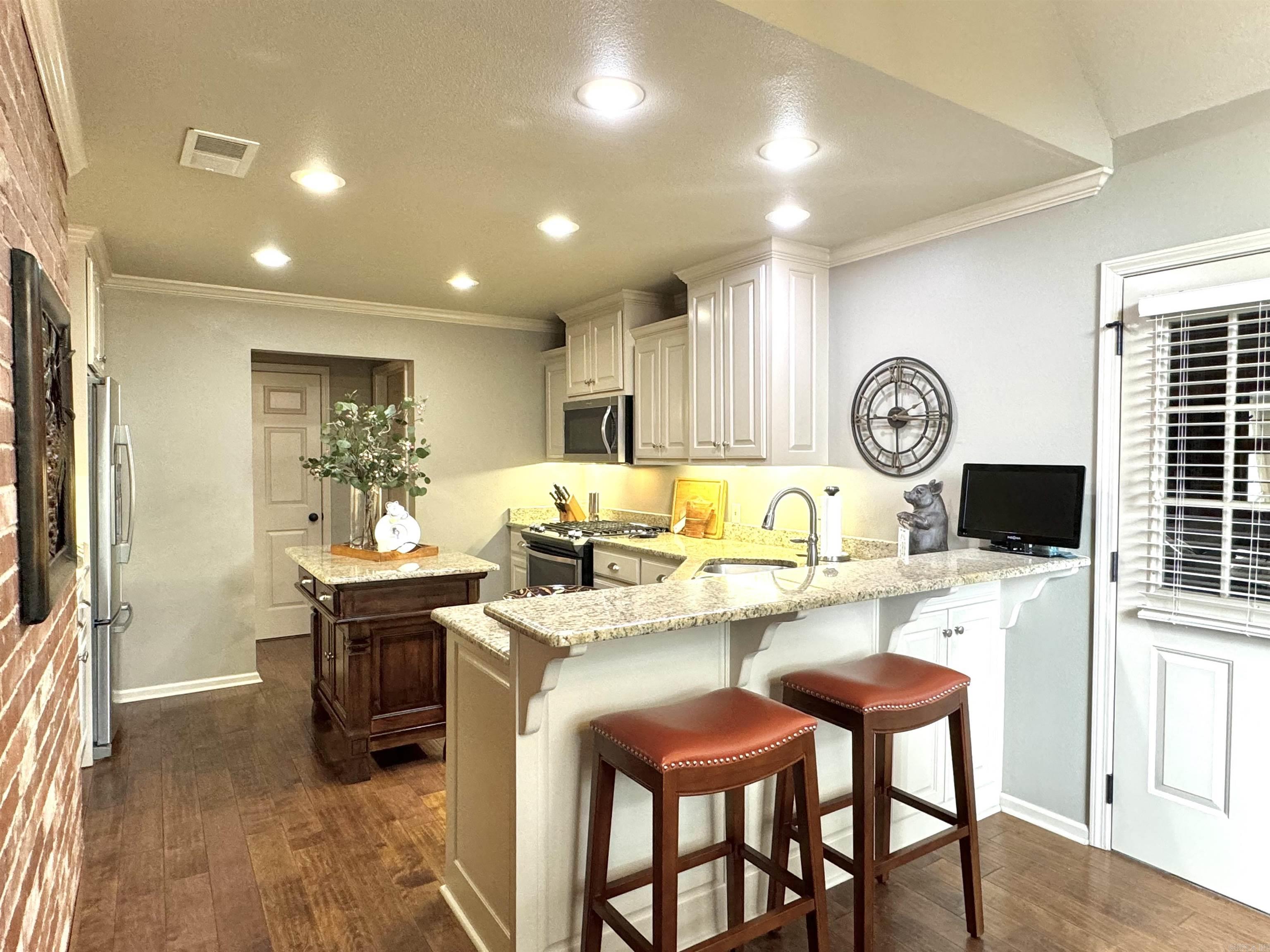 RIVER OAKS - Residential