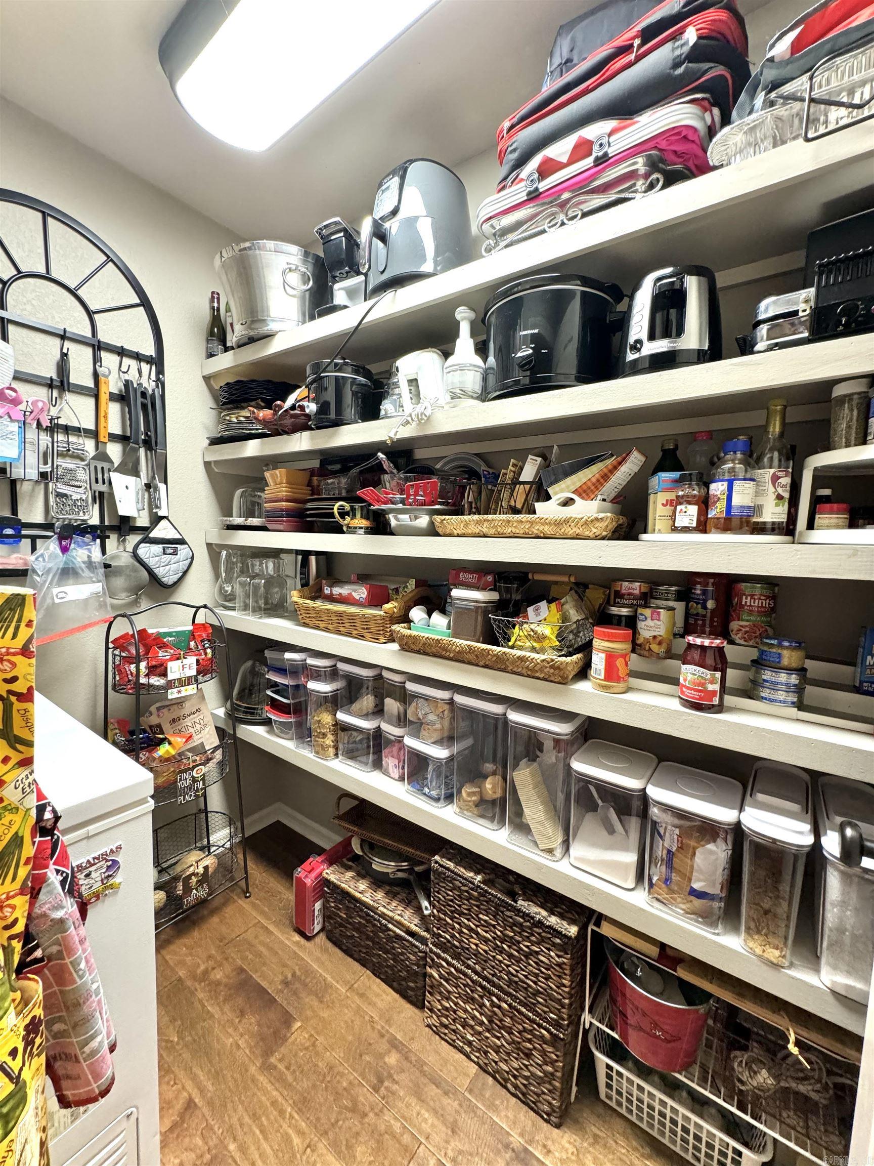 RIVER OAKS - Residential