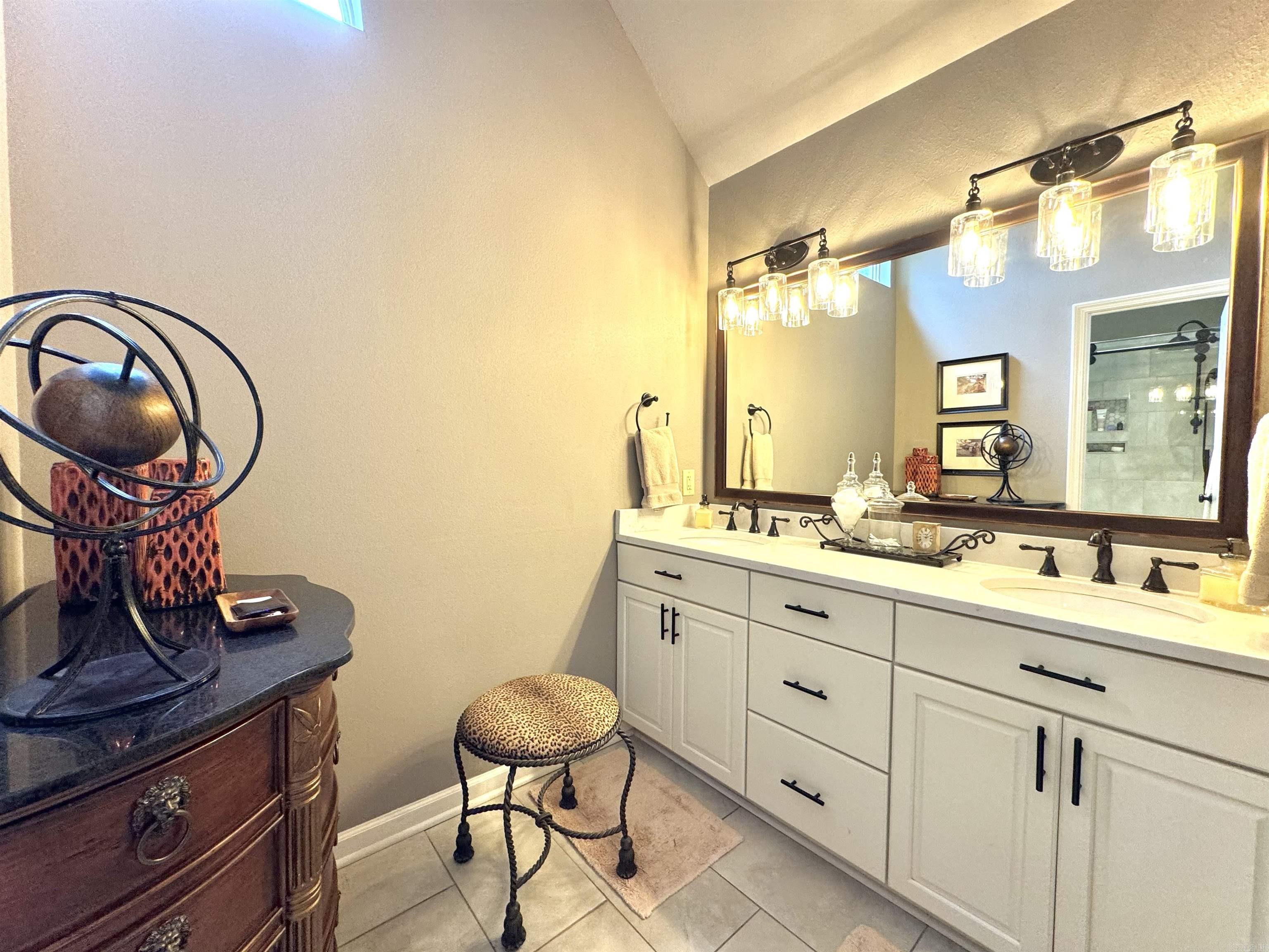 RIVER OAKS - Residential