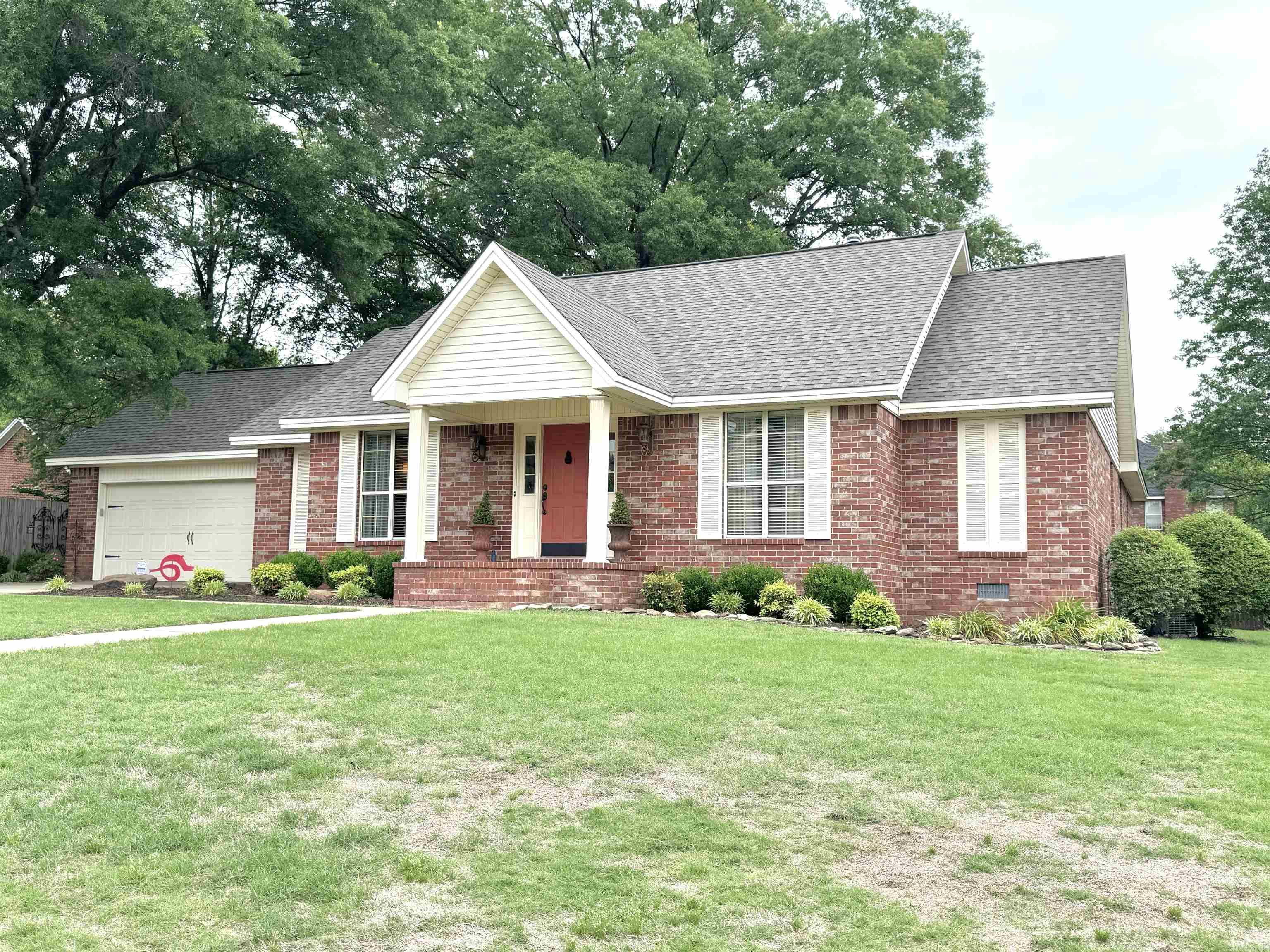 RIVER OAKS - Residential