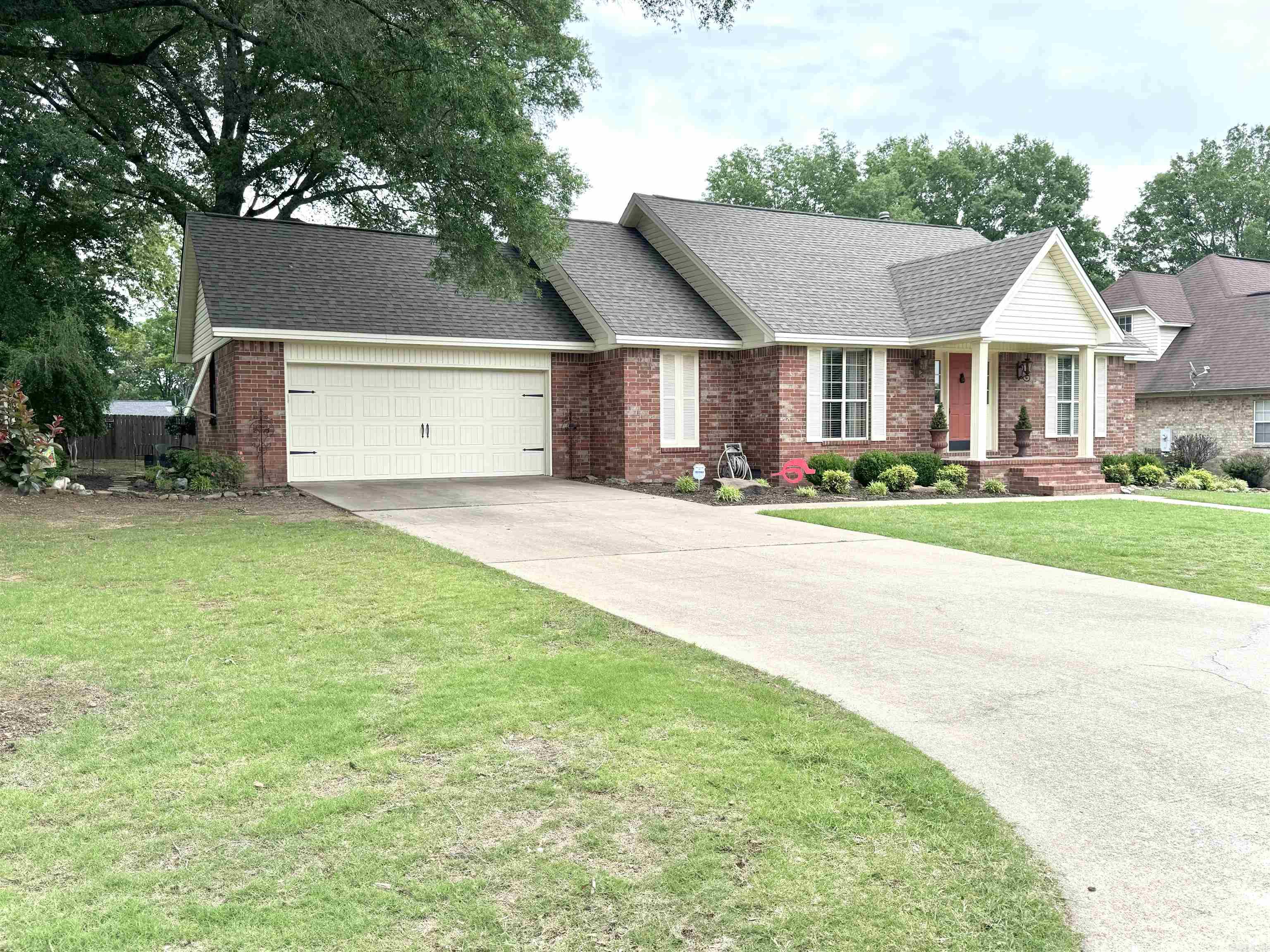 RIVER OAKS - Residential