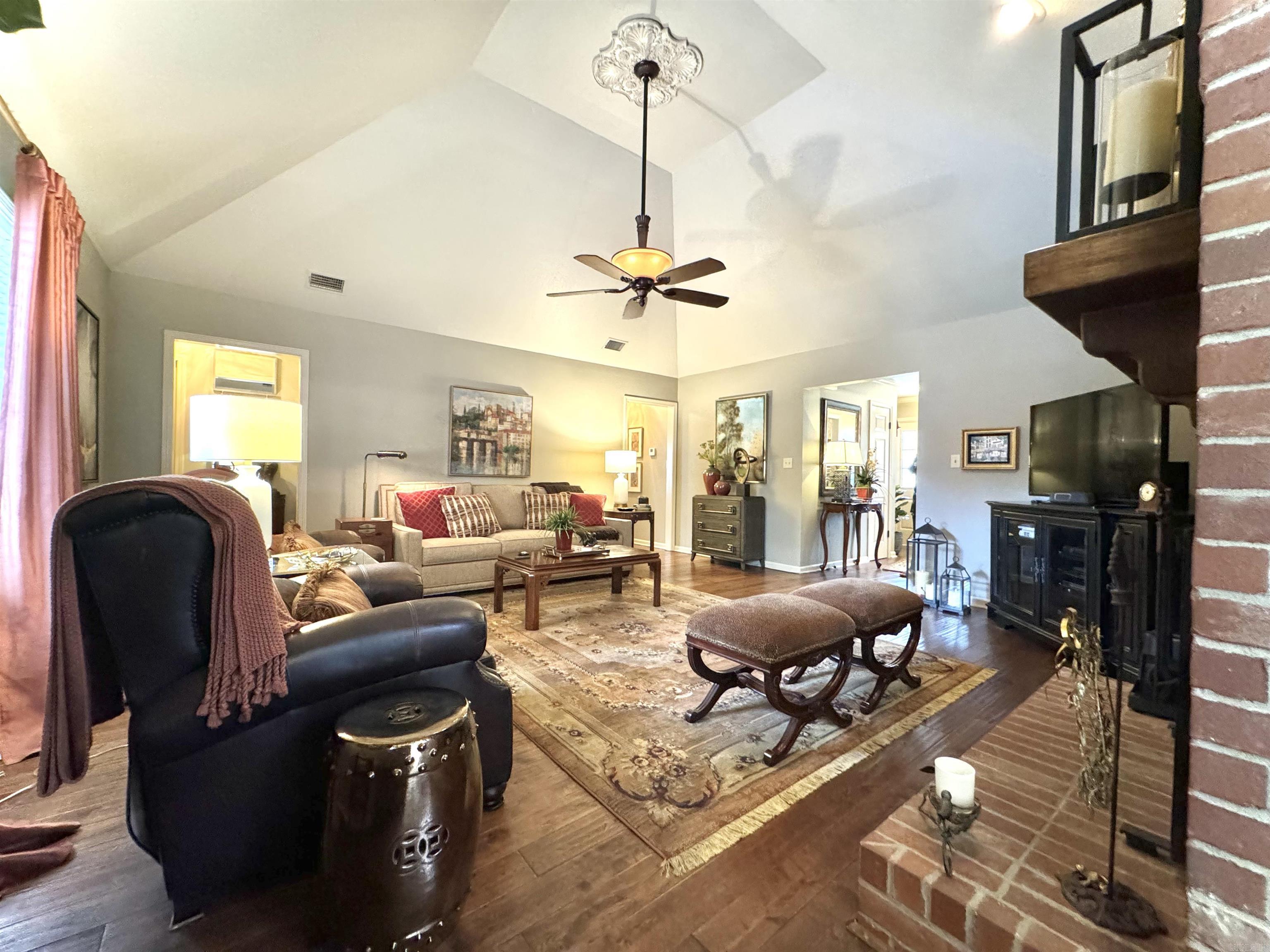 RIVER OAKS - Residential