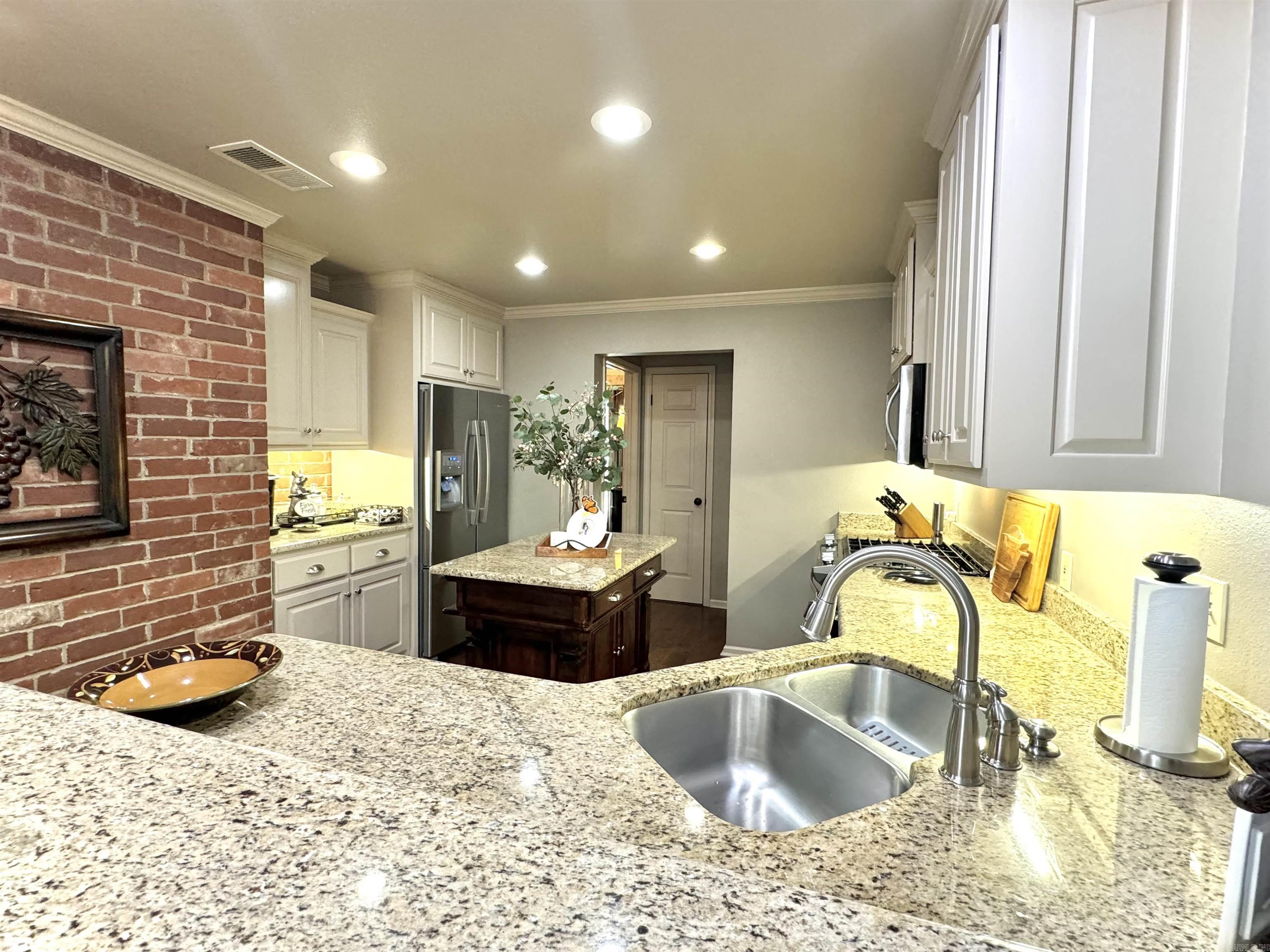 RIVER OAKS - Residential