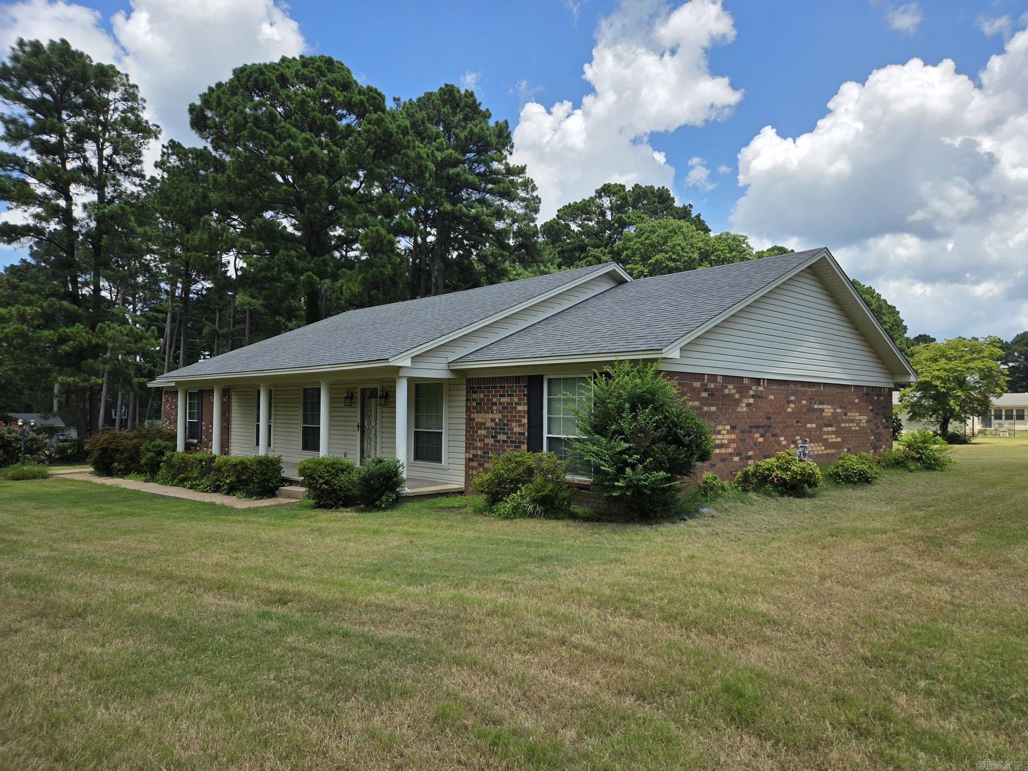 PINEWOOD ESTATES - Residential