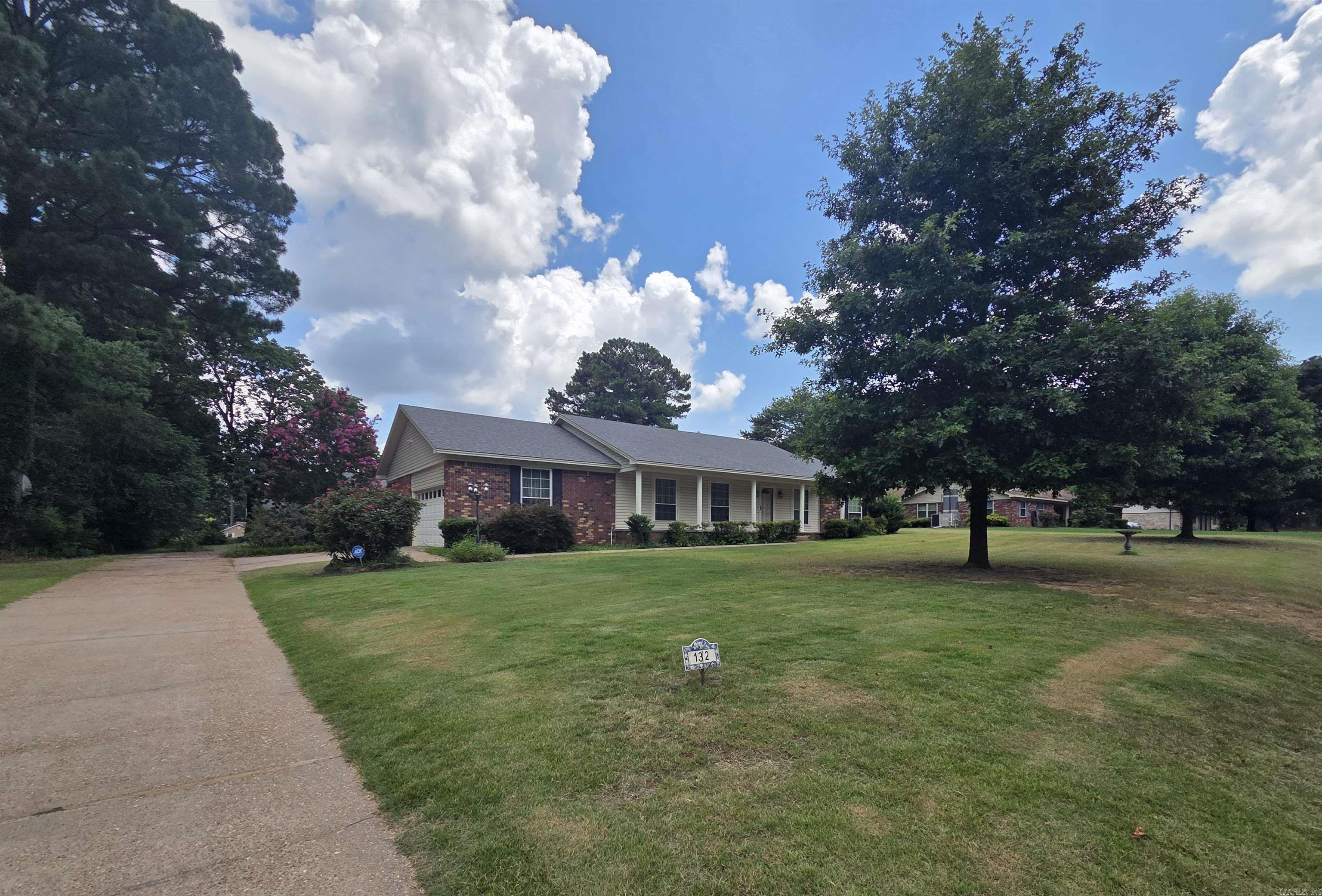 PINEWOOD ESTATES - Residential