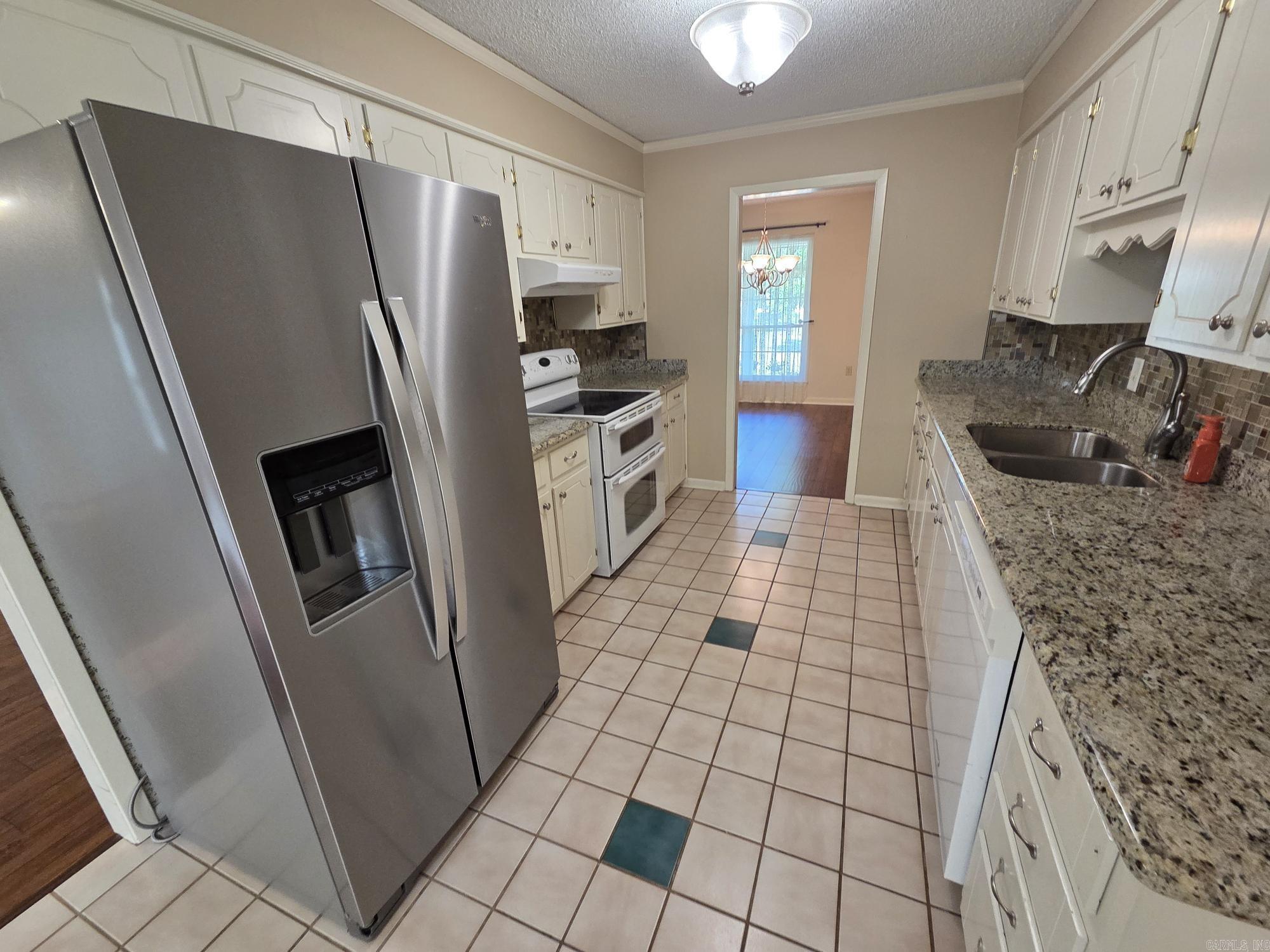 PINEWOOD ESTATES - Residential