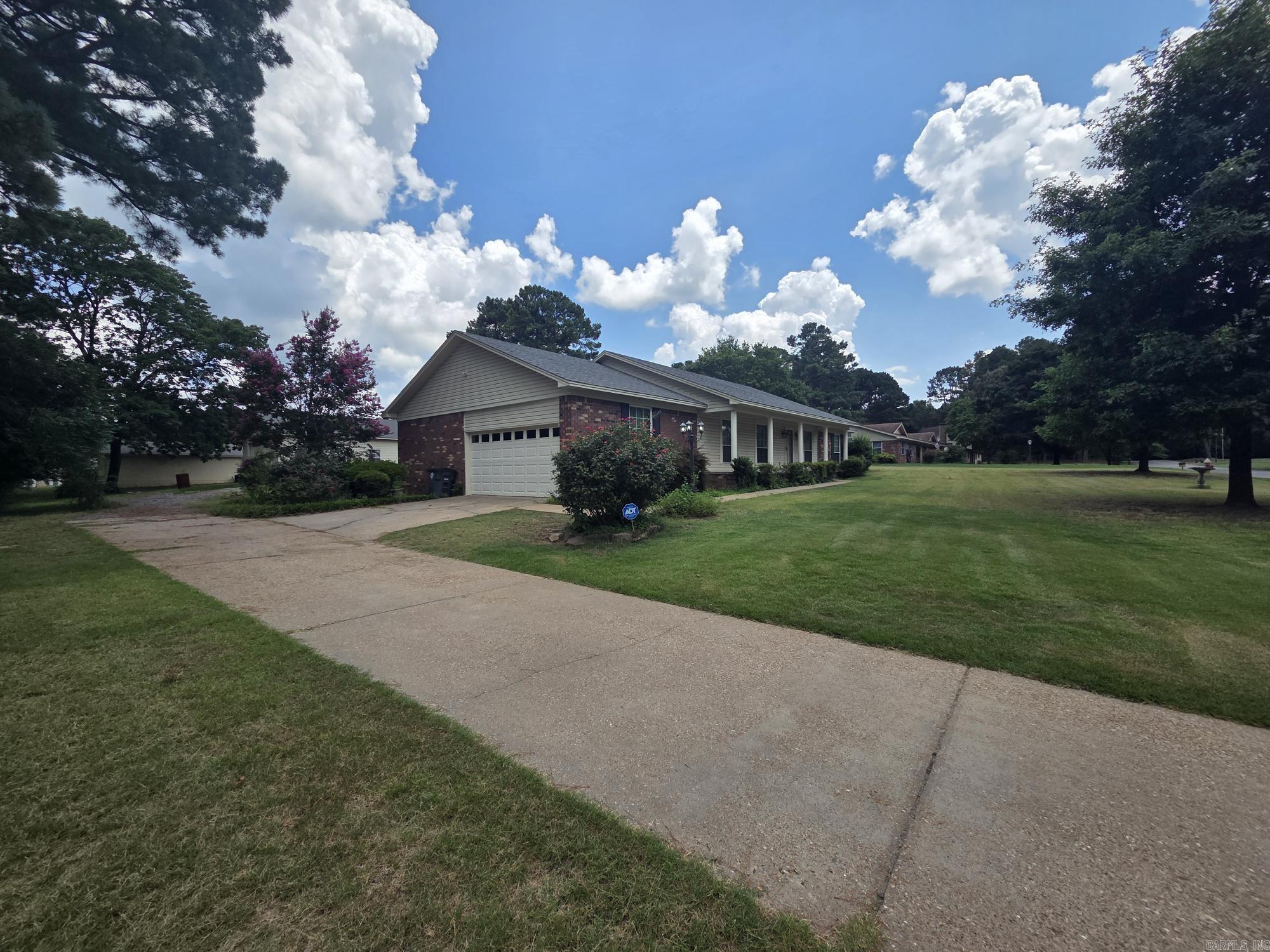 PINEWOOD ESTATES - Residential