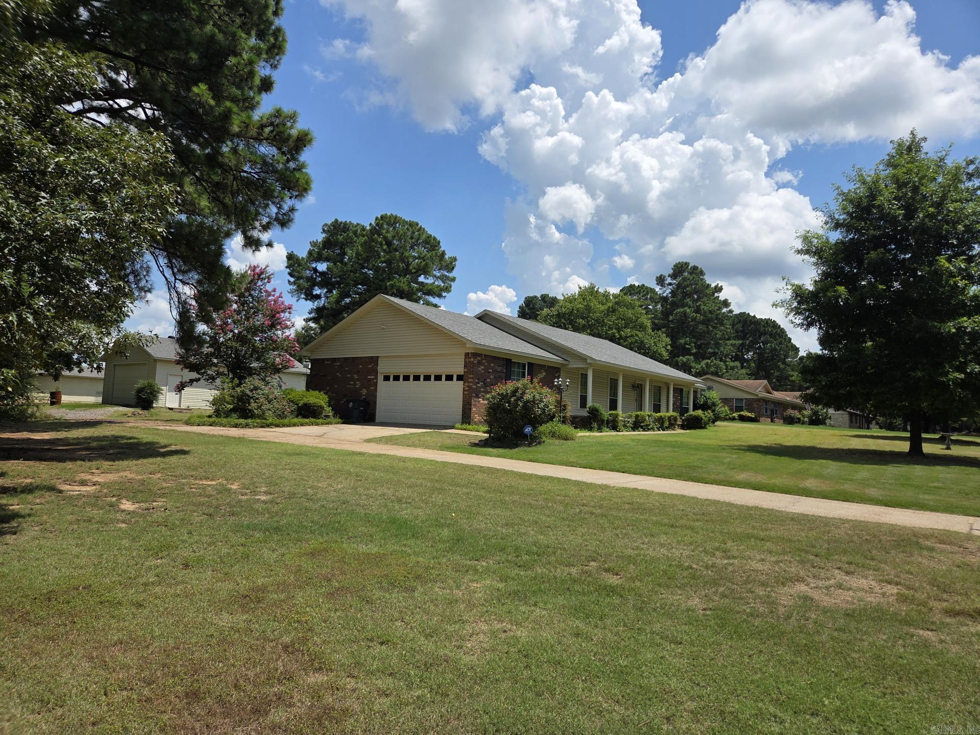 PINEWOOD ESTATES - Residential