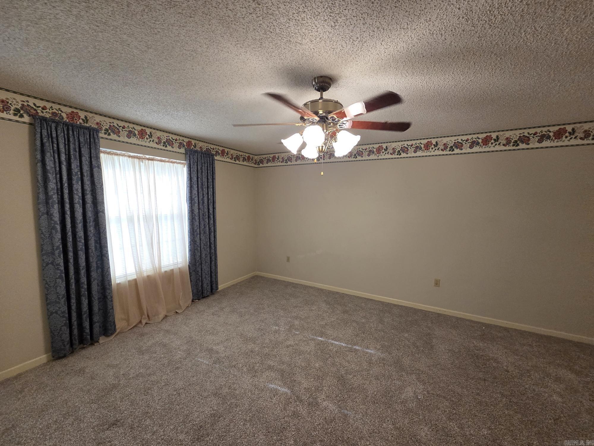 PINEWOOD ESTATES - Residential