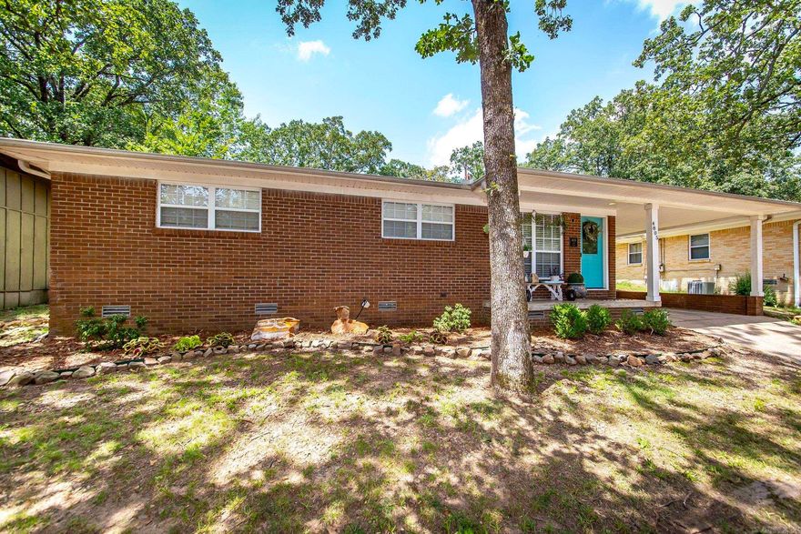 Make the Park Hill historic district your home! This cozy home is right in the middle of everything you could need or want! Call your favorite agent today for your private showing! Move fast, as this property won't be available long!