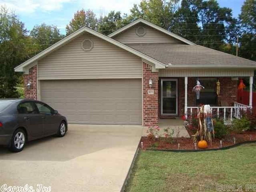 Cute house for rent in great neighborhood. 3 bedrooms, 2 bath and a fenced in back yard.