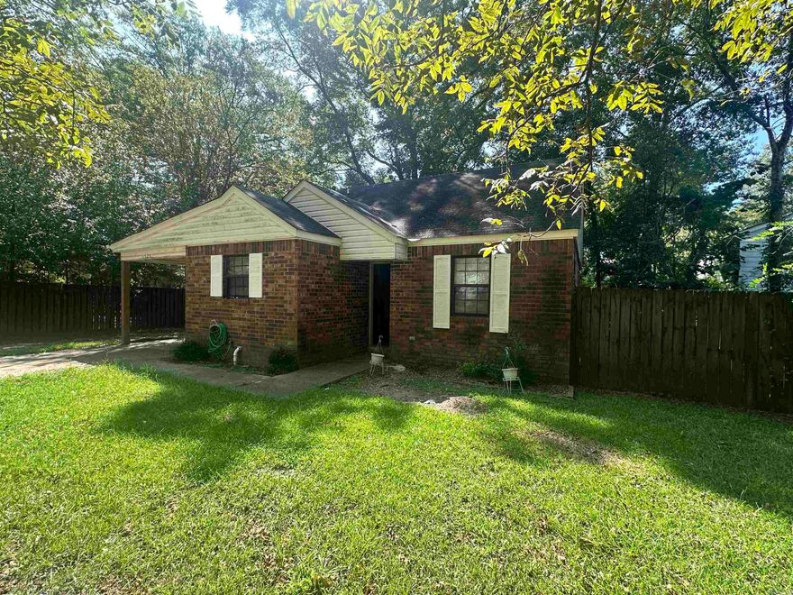 This charming 2-bedroom, 1-bath home in the heart of Arkadelphia offers both comfort and convenience. Ideal for first-time buyers or as a rental investment, the property features a spacious living area, cozy bedrooms, and a well-maintained bathroom. The privacy-fenced backyard provides a perfect space for outdoor gatherings or relaxation, ensuring a sense of seclusion. With its central location, this home is close to local amenities, schools, and parks, making it a fantastic opportunity for anyone looking for a cozy, manageable property with rental potential.