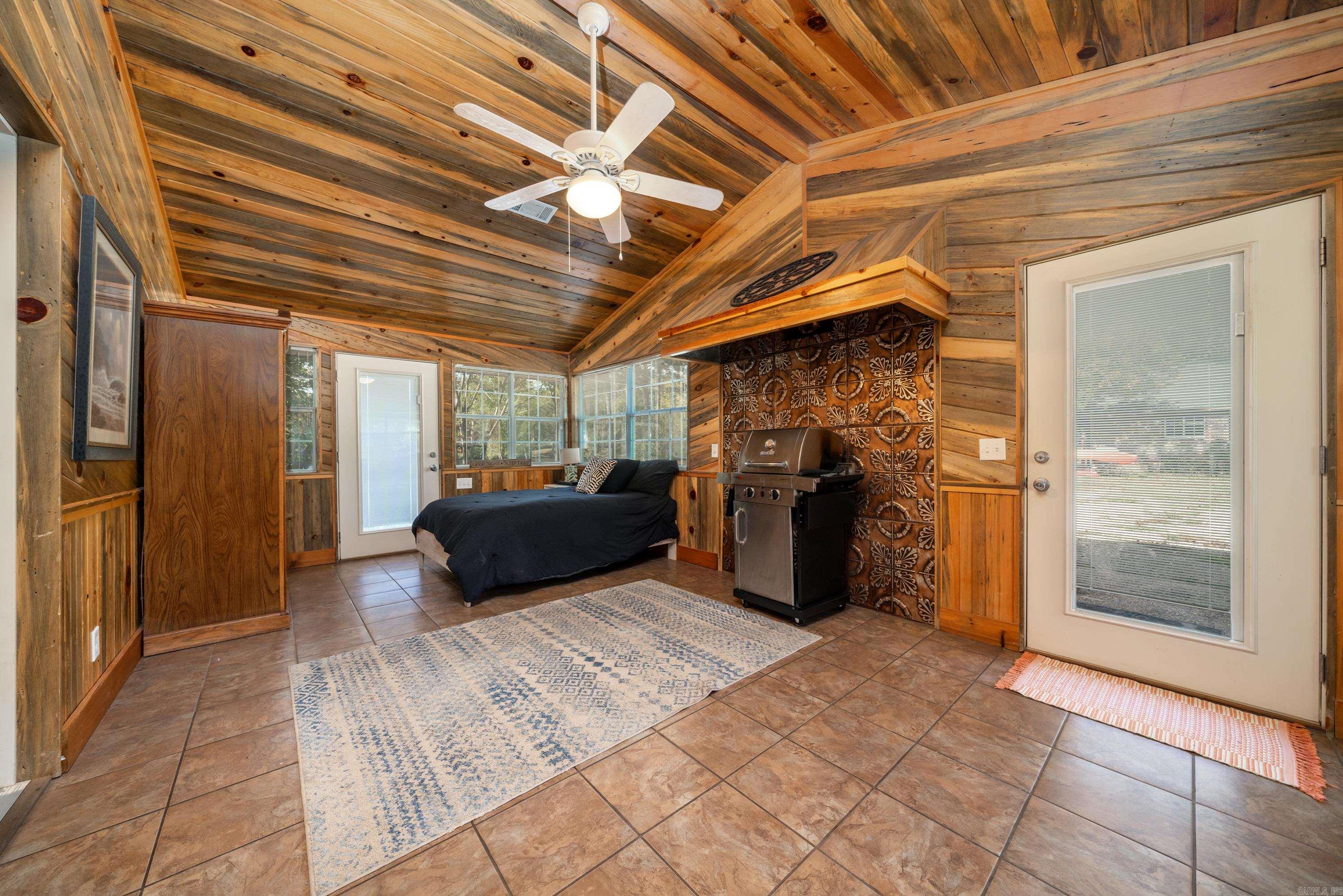 Thunderbird Beach Lake Estates - Residential