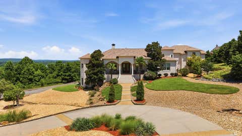 Photo of 15408 Mountain View Dr DR, Maumelle, AR 72113 (MLS # 26028772)