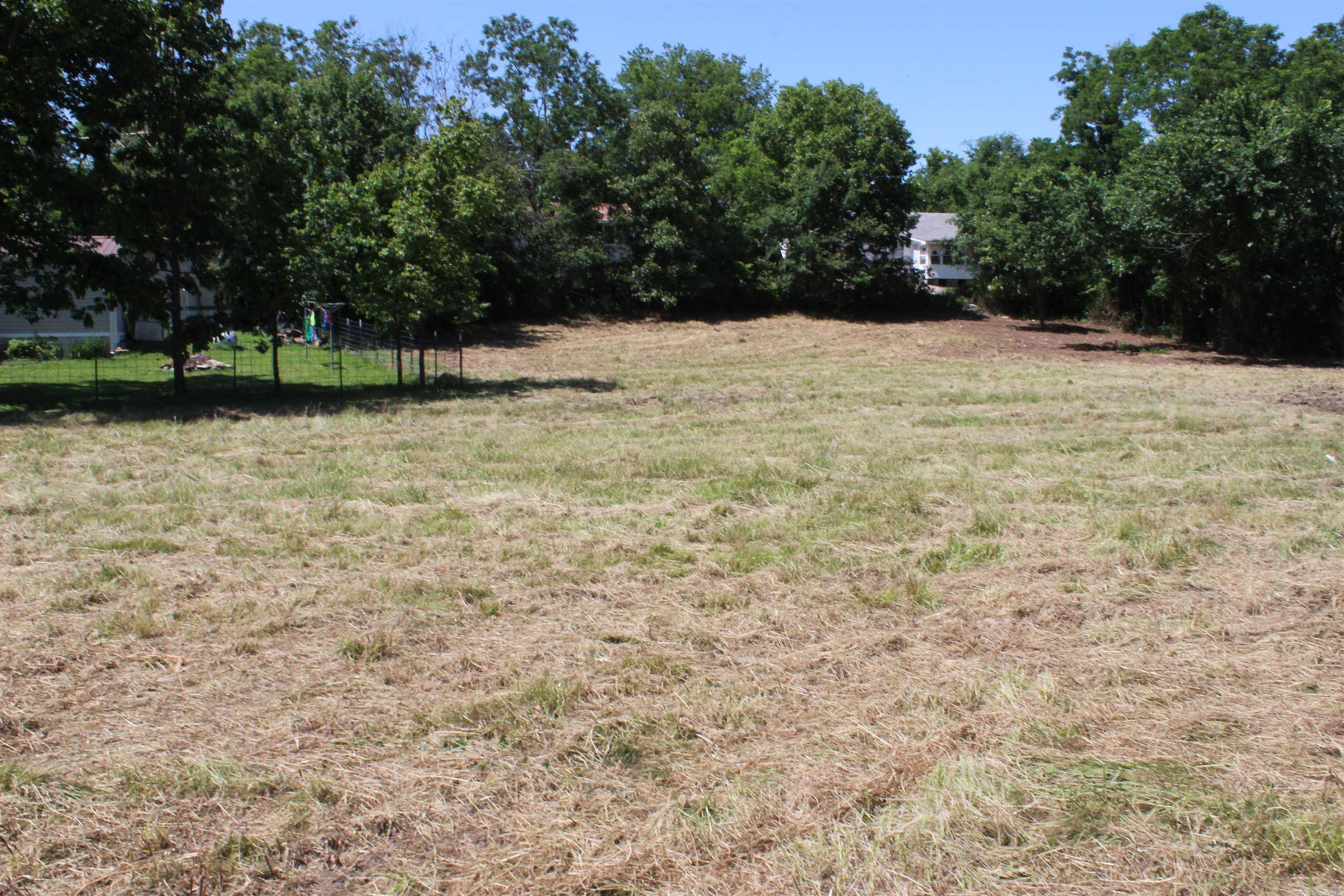 Discover the perfect location for your next home or investment with this lot situated in the city limits of Marshall. Enjoy the convenience of being just minutes away from local shops for all your day to day supplies and restaurants, offering you an effortless lifestyle. Nature enthusiasts will appreciate the proximity to the Buffalo National River where you can enjoy fishing, kayaking, canoeing, hiking, and numerous other outdoor activities. ideal for outdoor adventures and scenic relaxation. Plus, youāre only an hour and a half from the vibrant entertainment of Branson. Agent has ownership interest. Don't miss out!!!