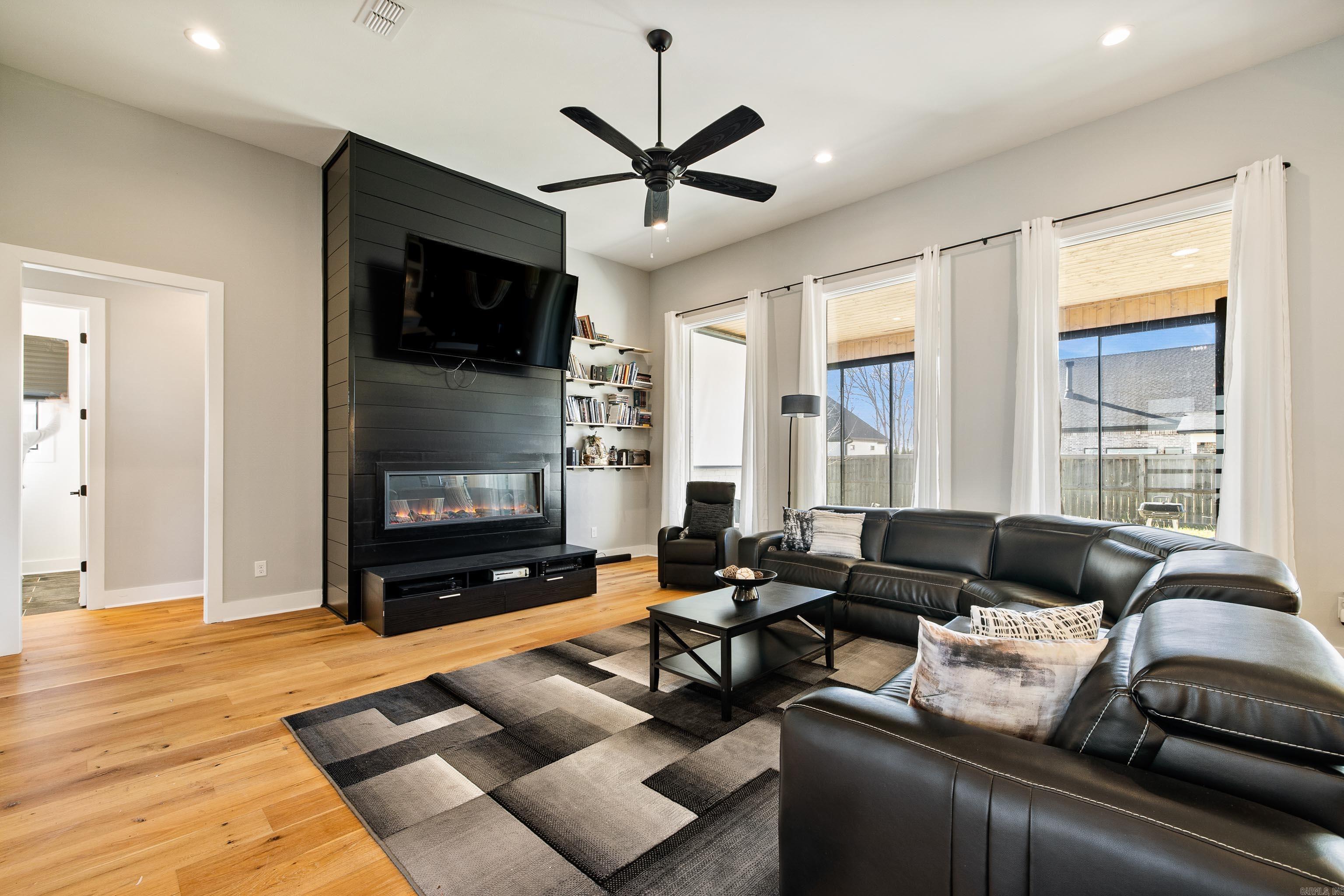 THE POINTE HURRICANE ESTATES - Residential