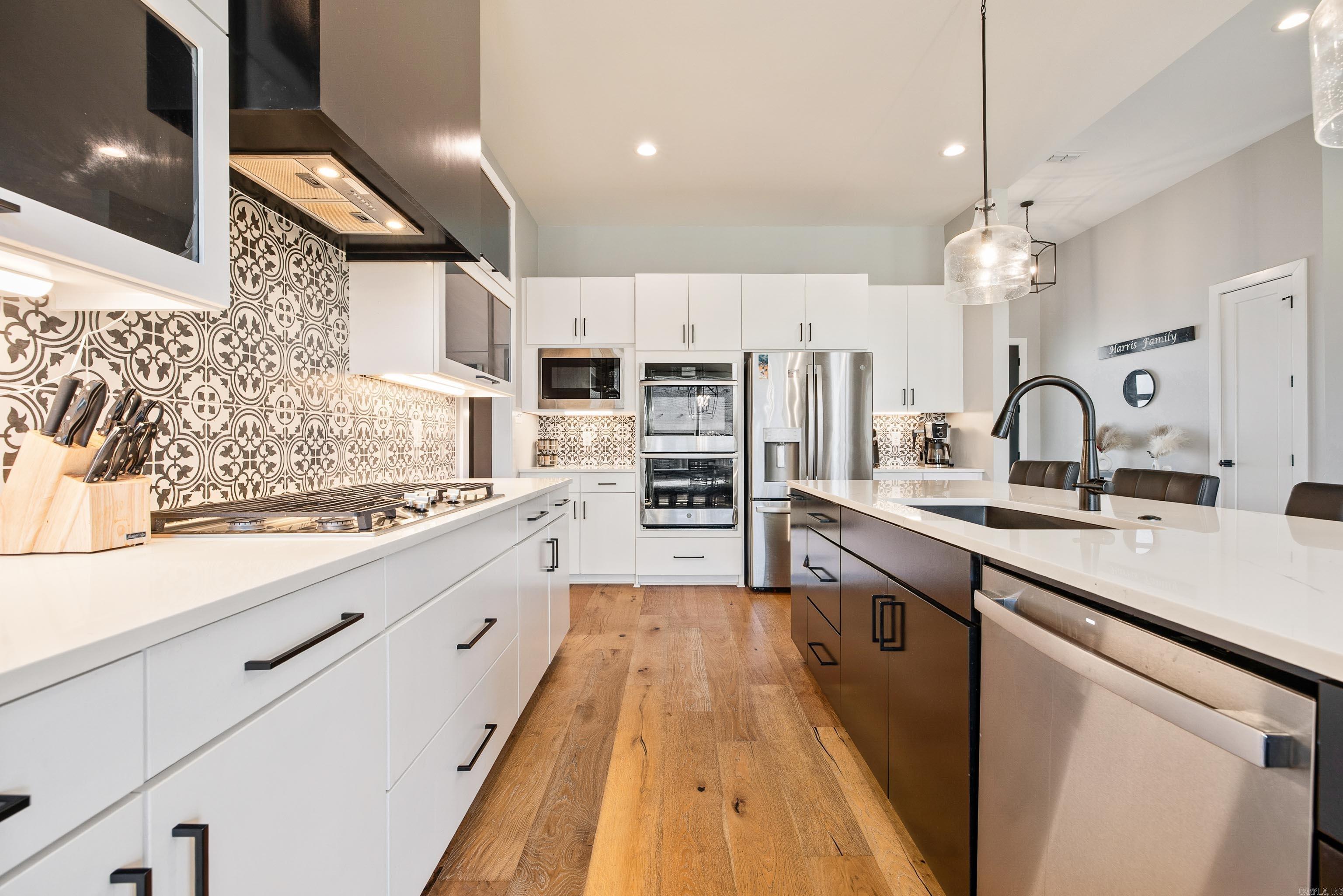 THE POINTE HURRICANE ESTATES - Residential