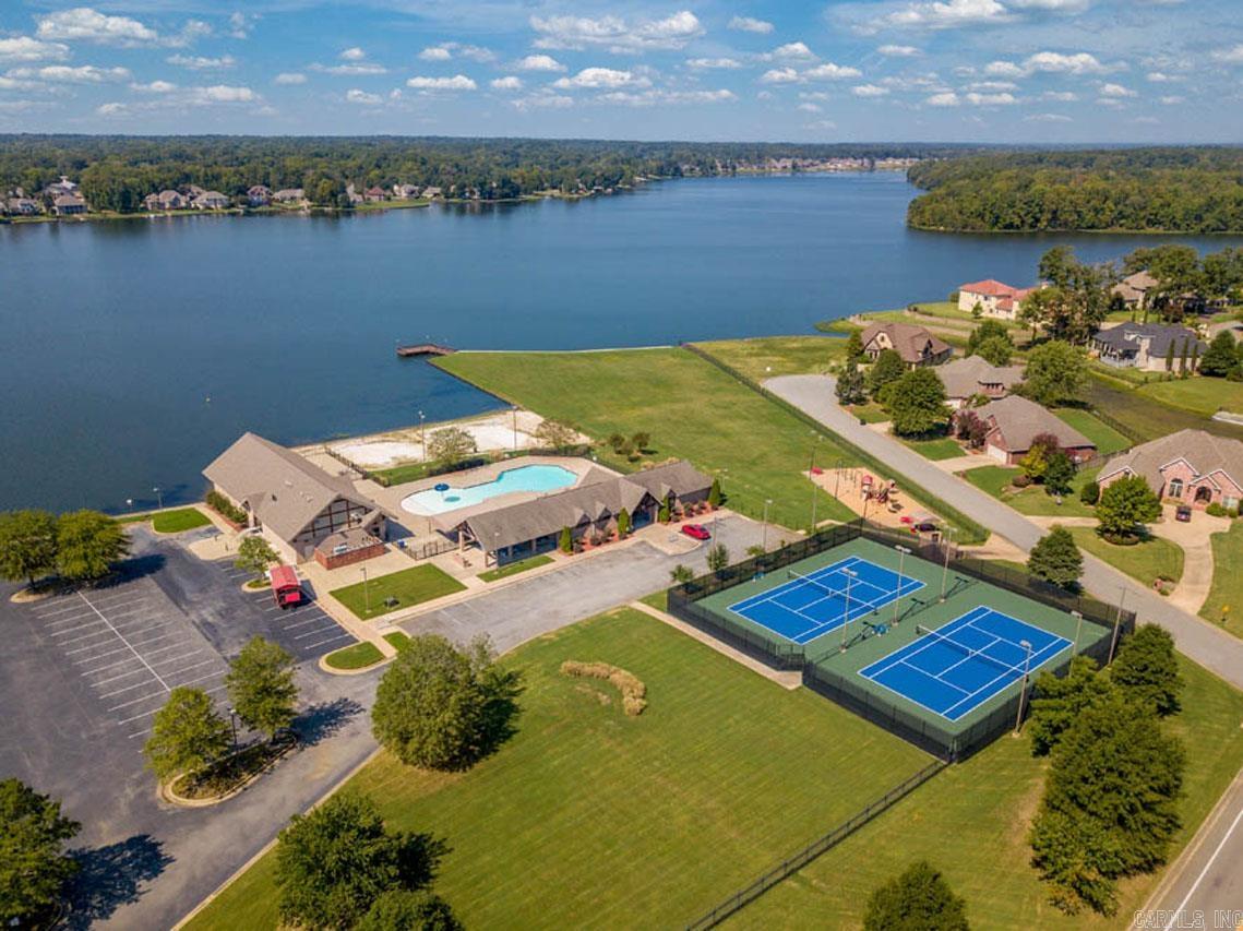 THE POINTE HURRICANE ESTATES - Residential