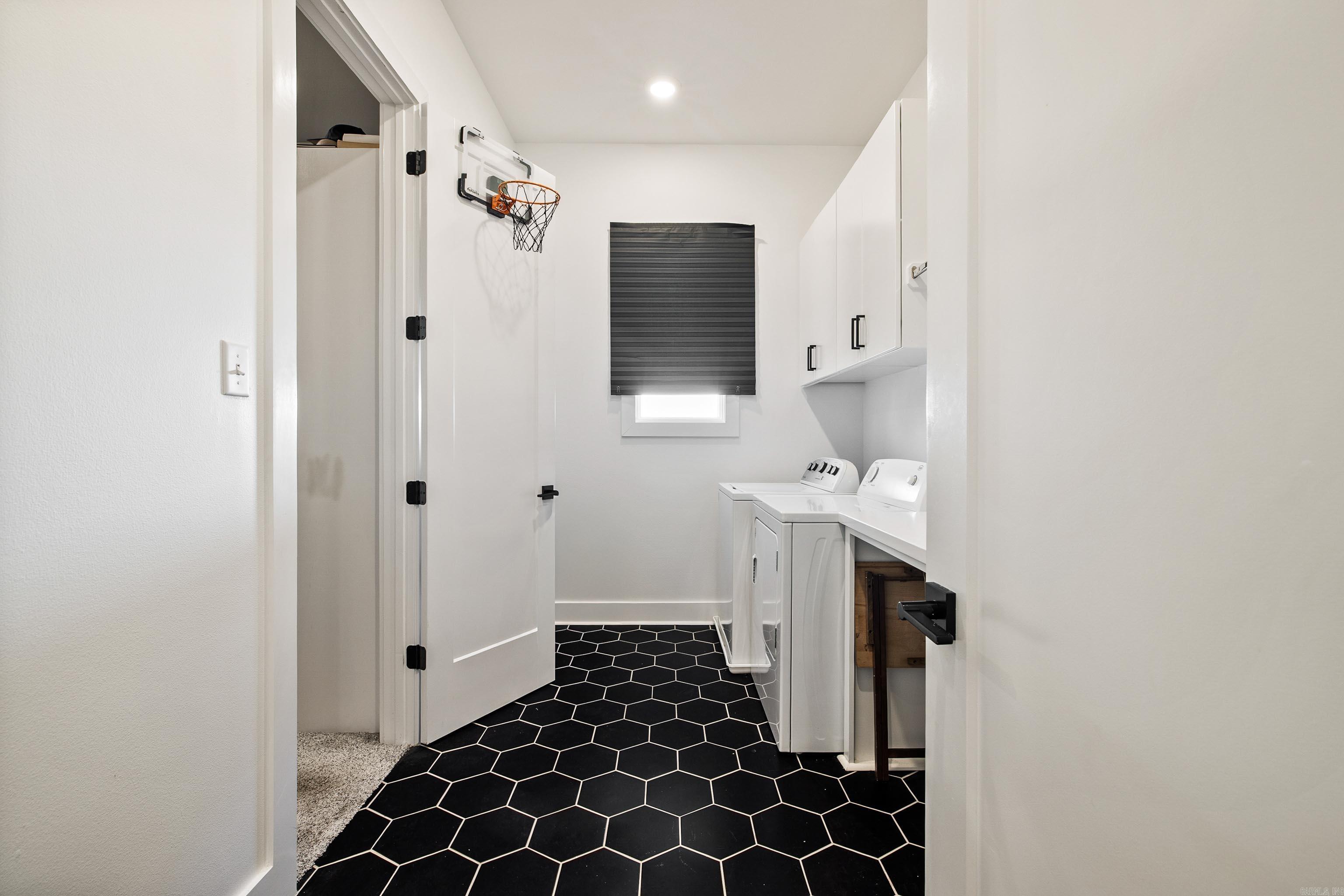 THE POINTE HURRICANE ESTATES - Residential