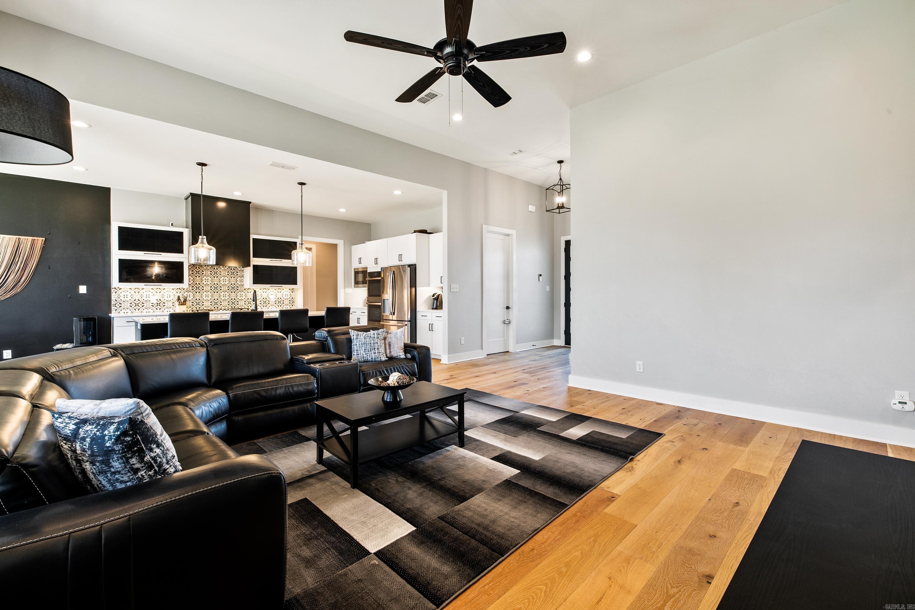 THE POINTE HURRICANE ESTATES - Residential