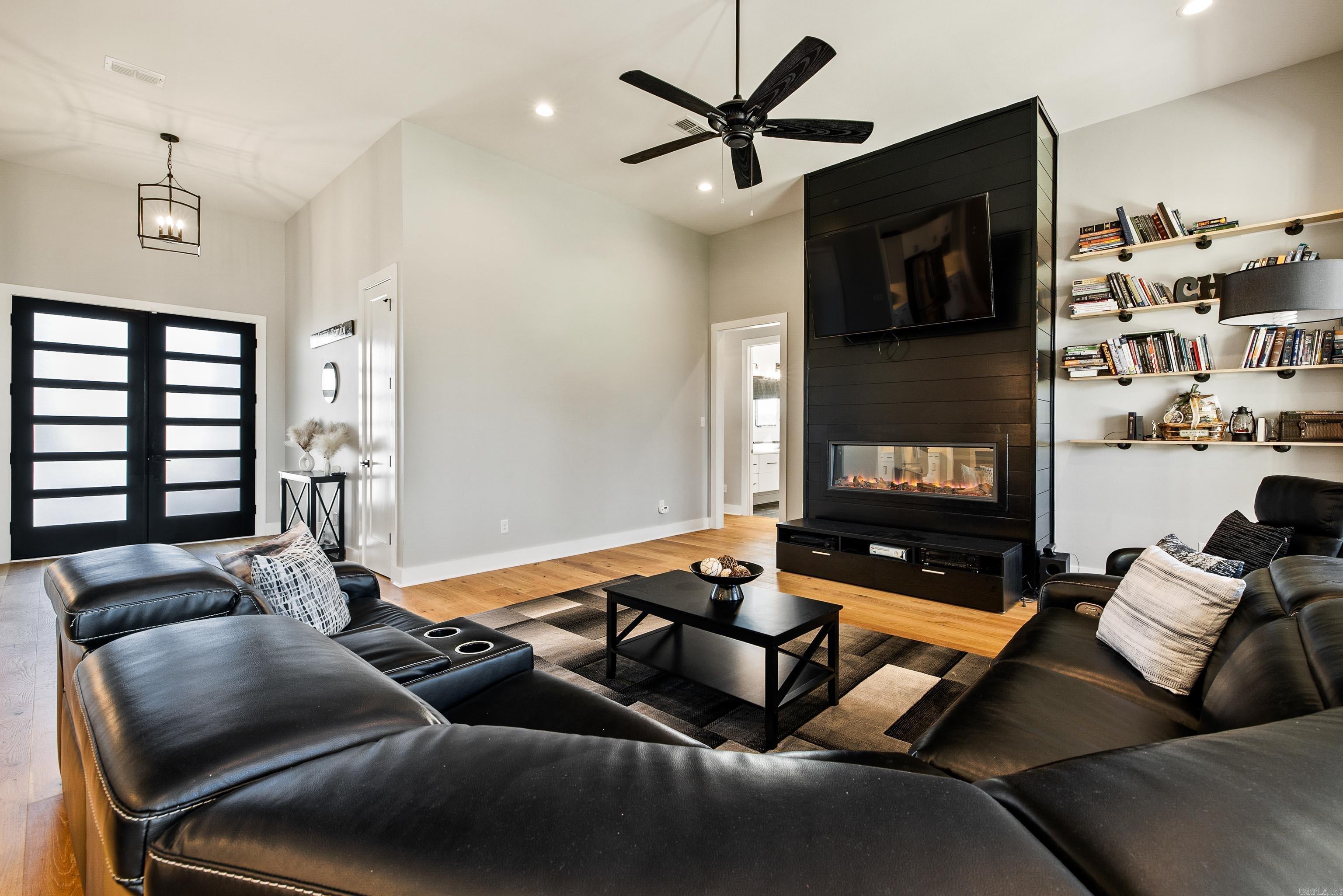 THE POINTE HURRICANE ESTATES - Residential