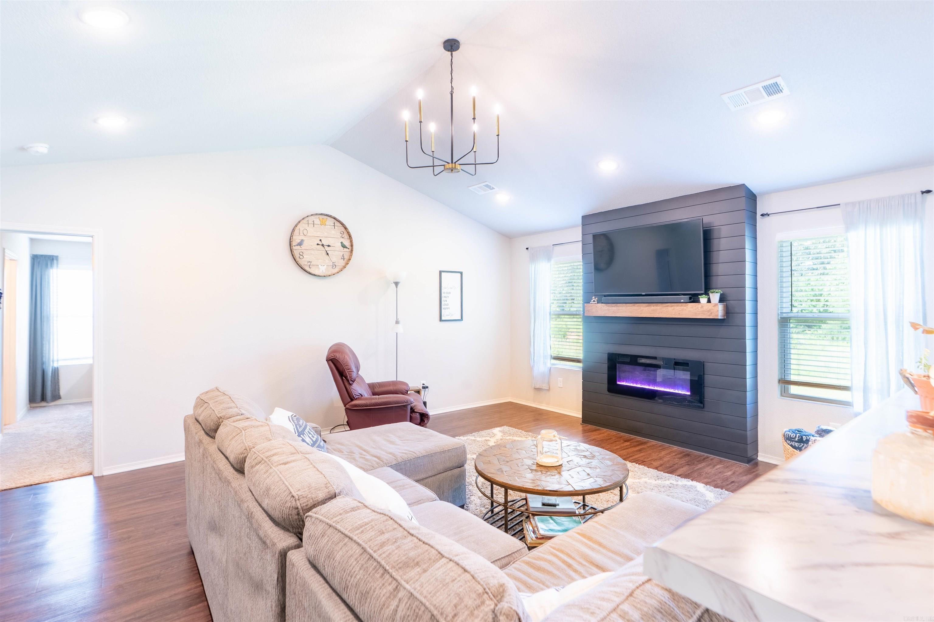 JUDE'S CROSSING - Residential