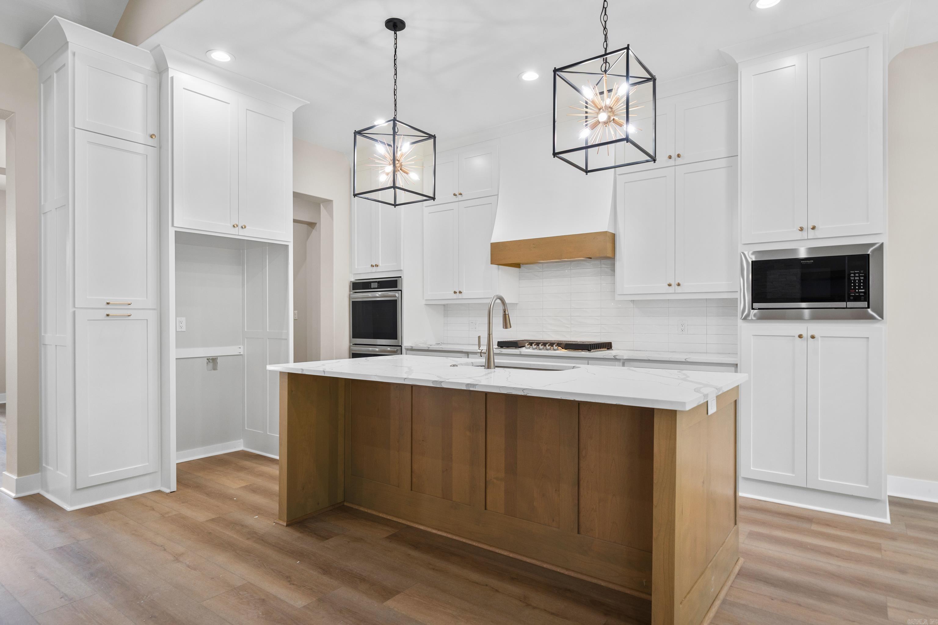ARLINGTON PARK - Residential