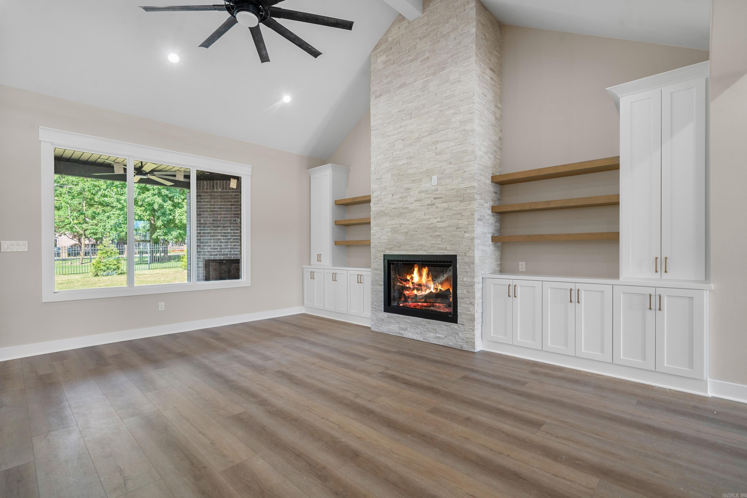 ARLINGTON PARK - Residential
