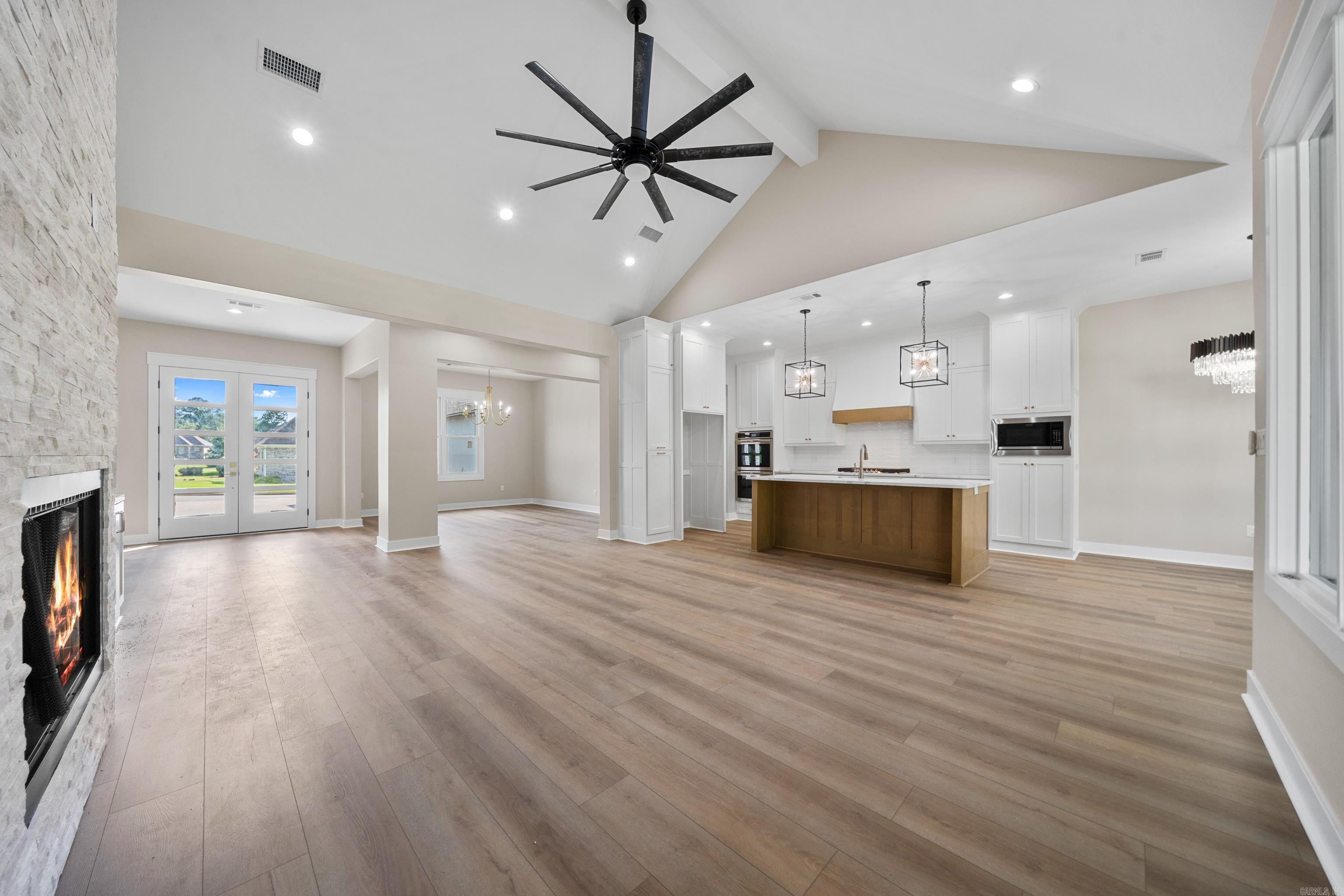 ARLINGTON PARK - Residential